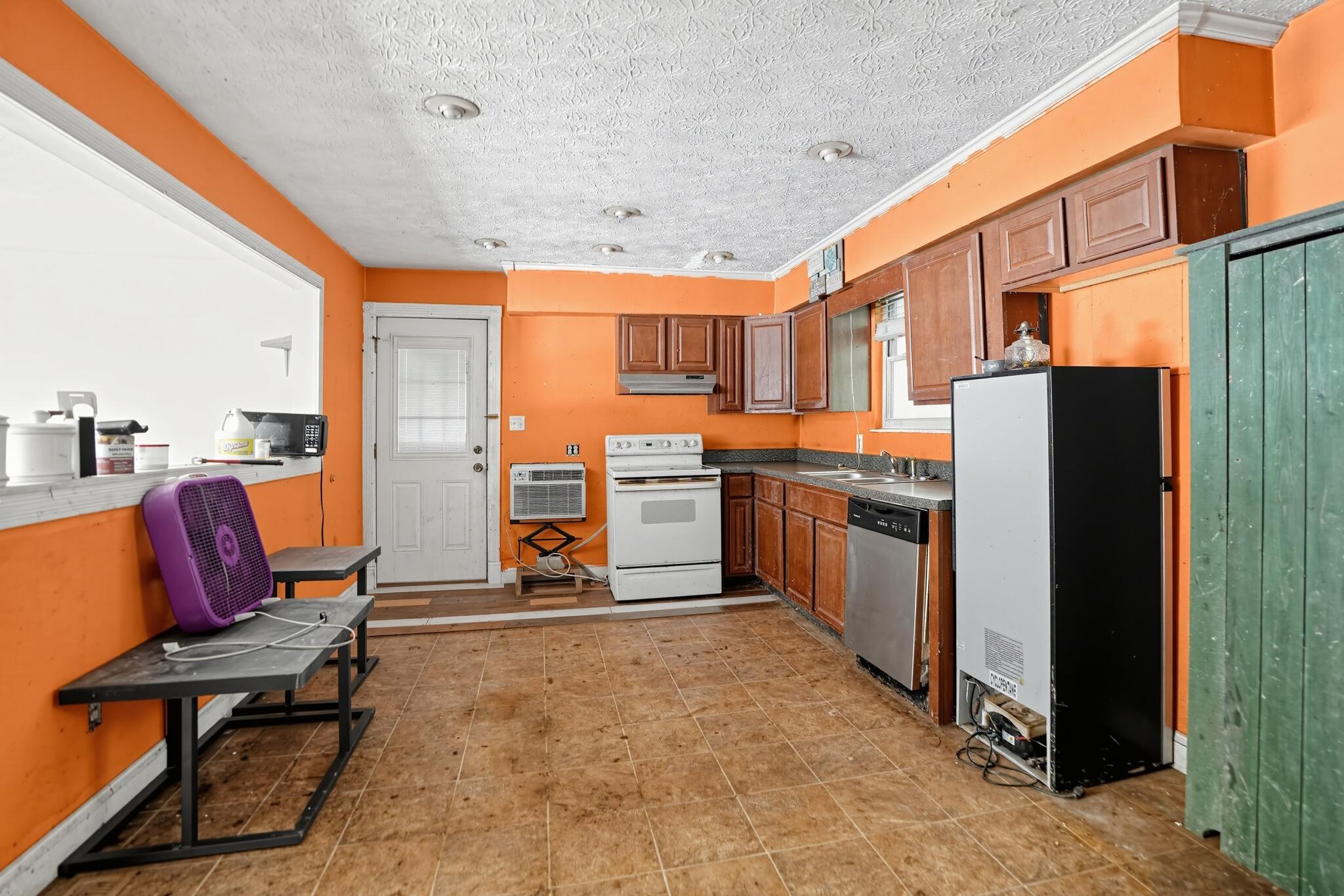 871 6th Street Property Photo 8