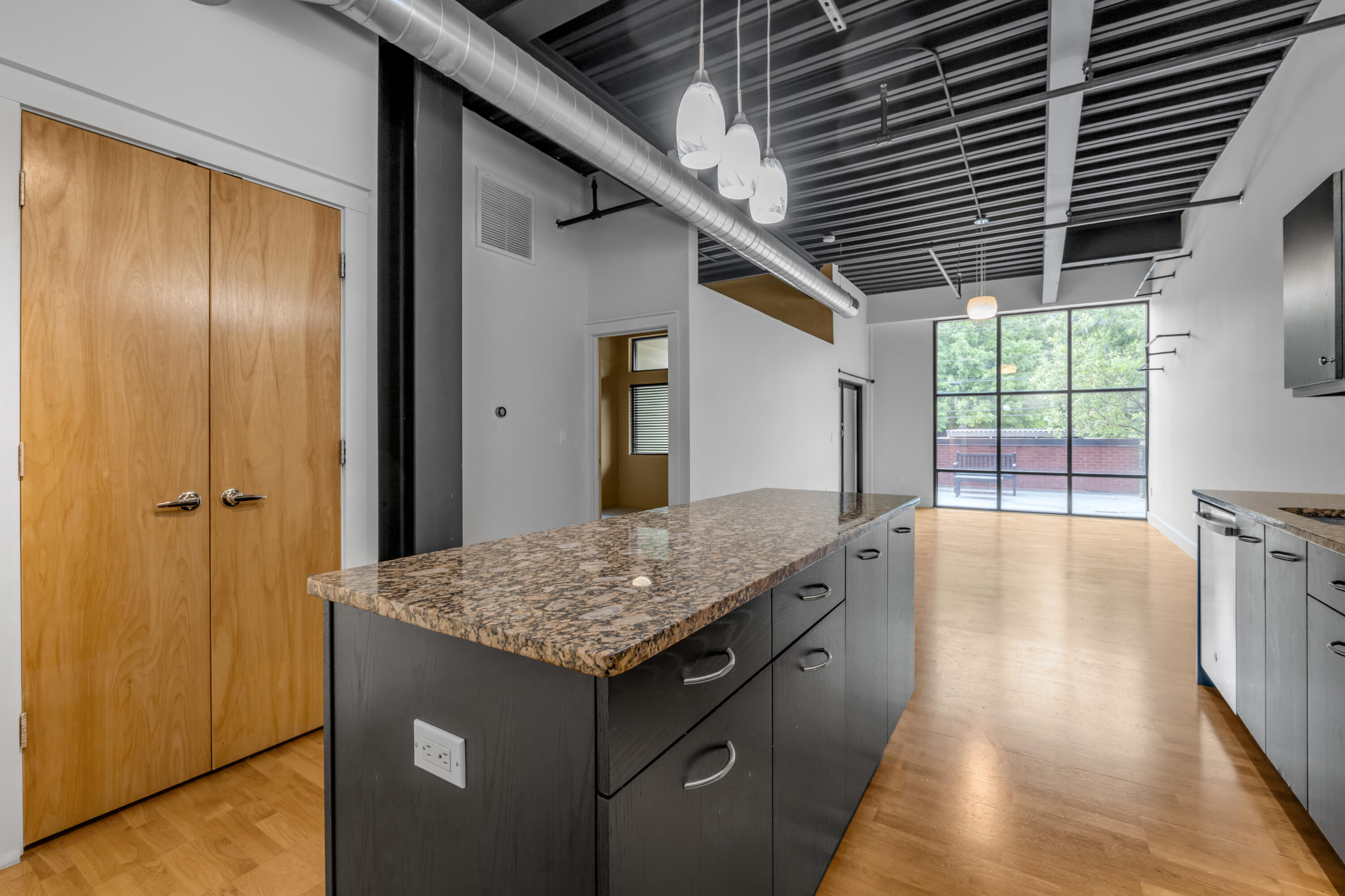 350 E Short Street 211 Property Photo 2
