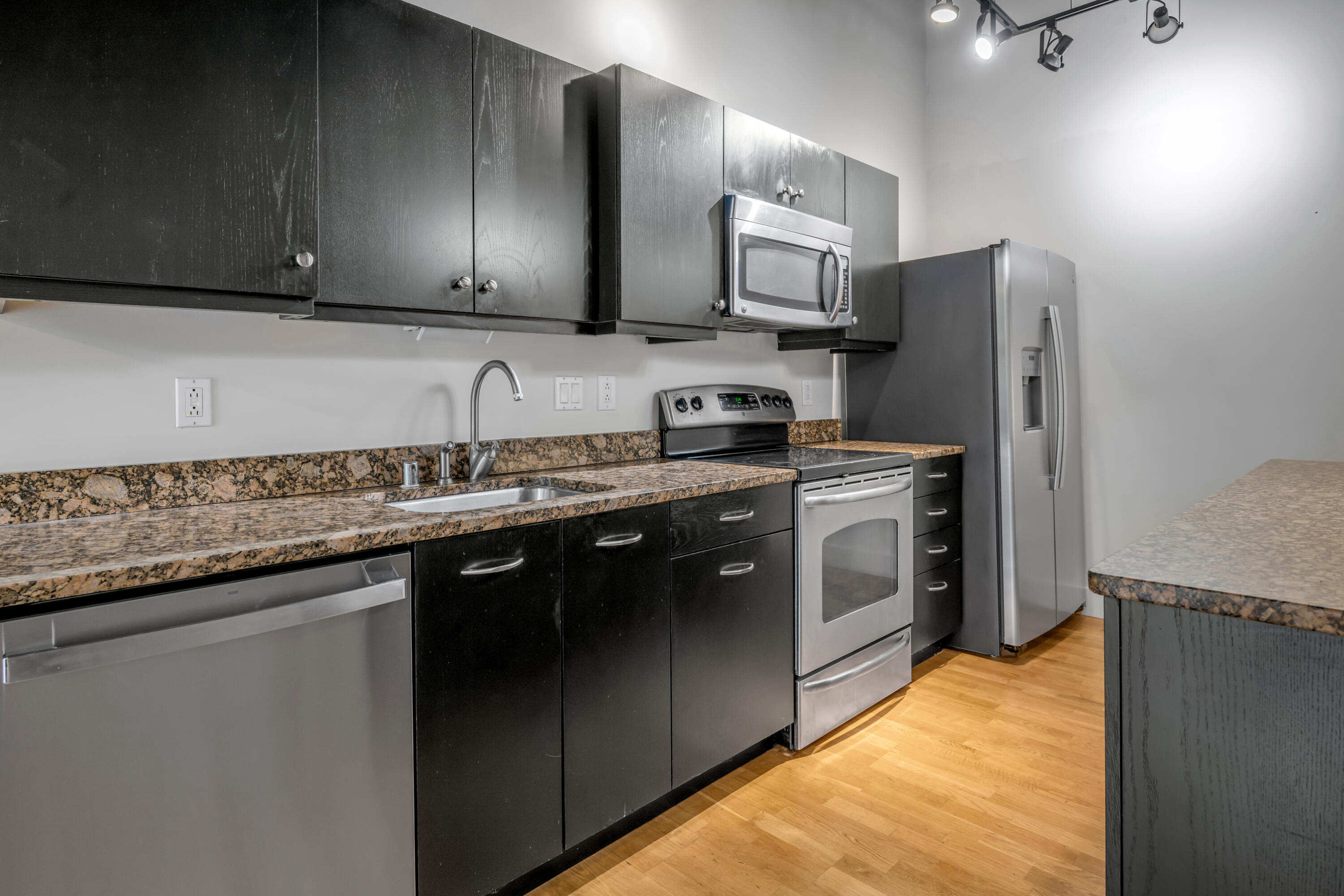350 E Short Street 211 Property Photo 3