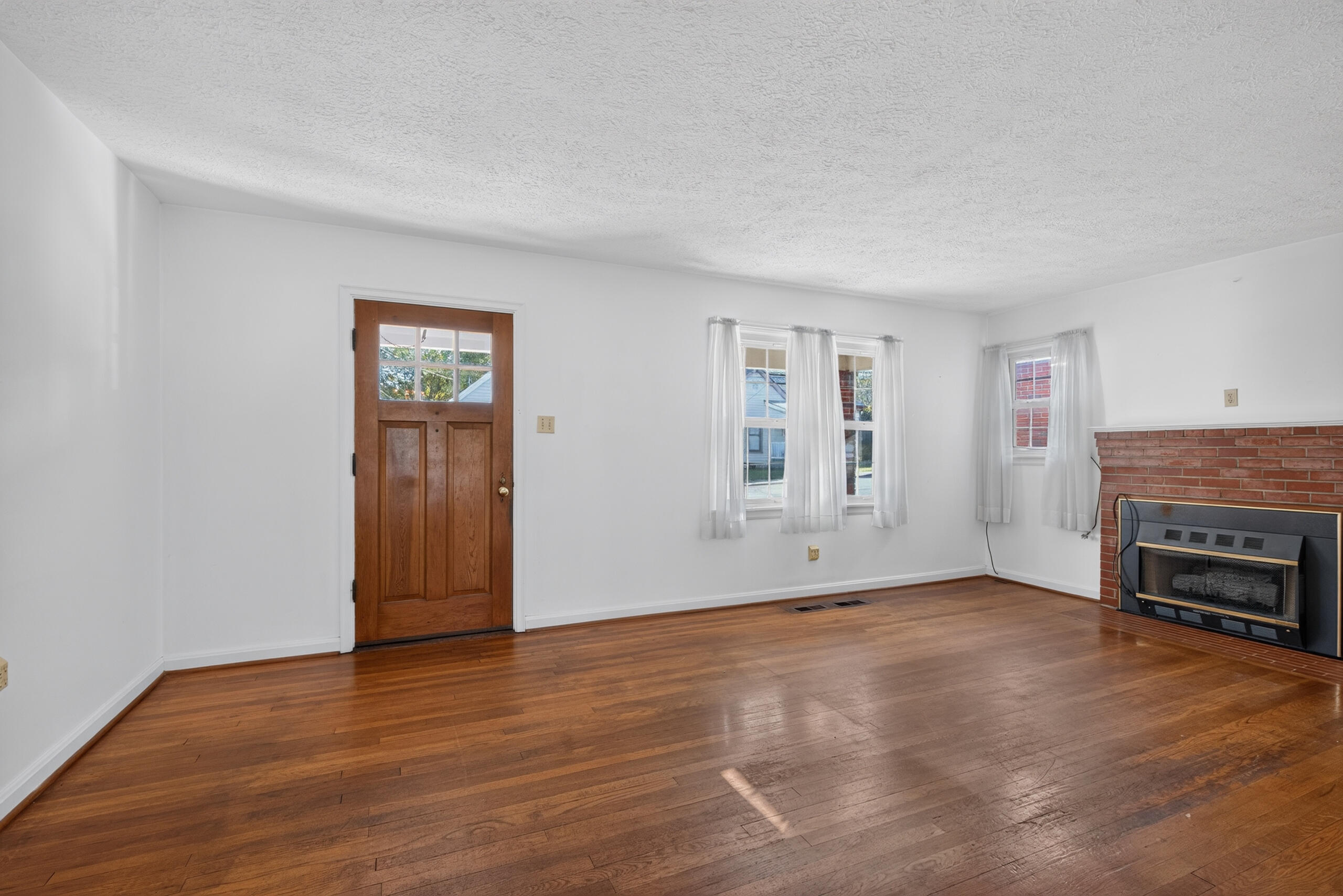 31 W 19th Street Property Photo 4