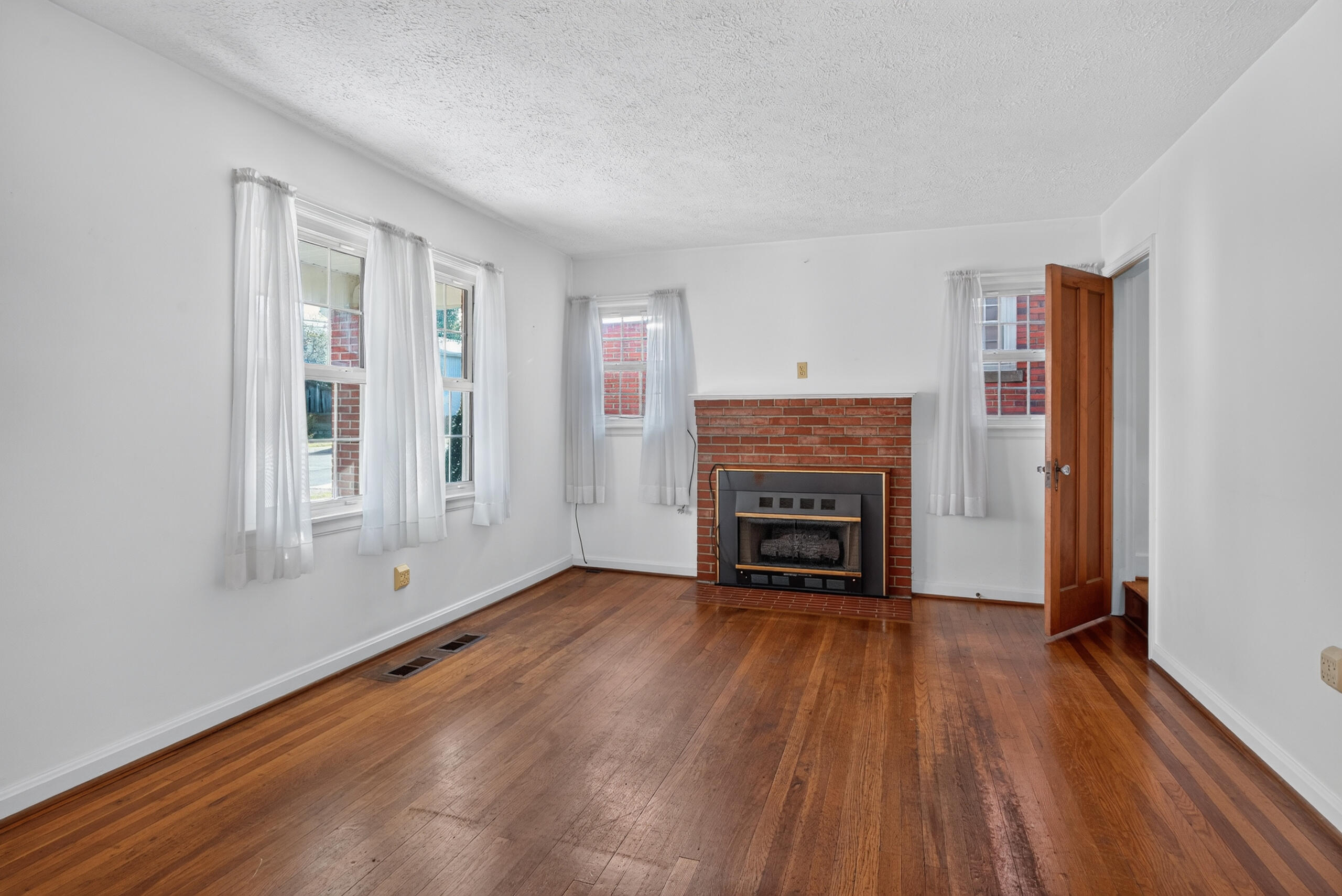 31 W 19th Street Property Photo 5