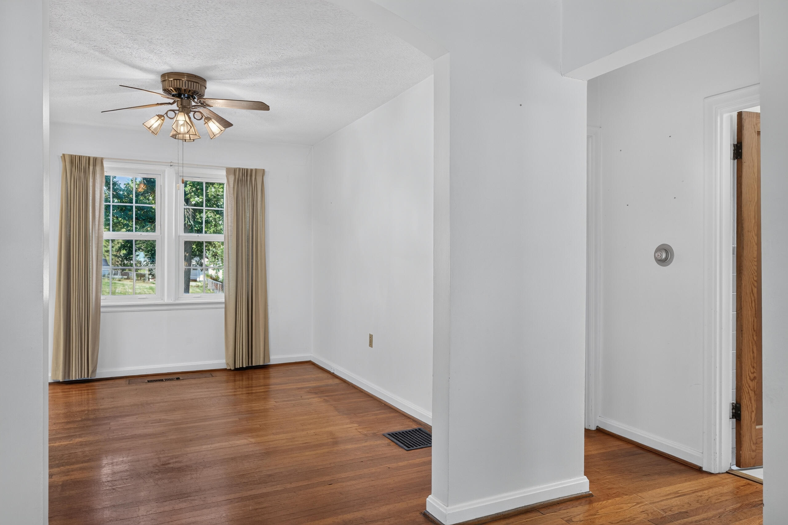 31 W 19th Street Property Photo 8