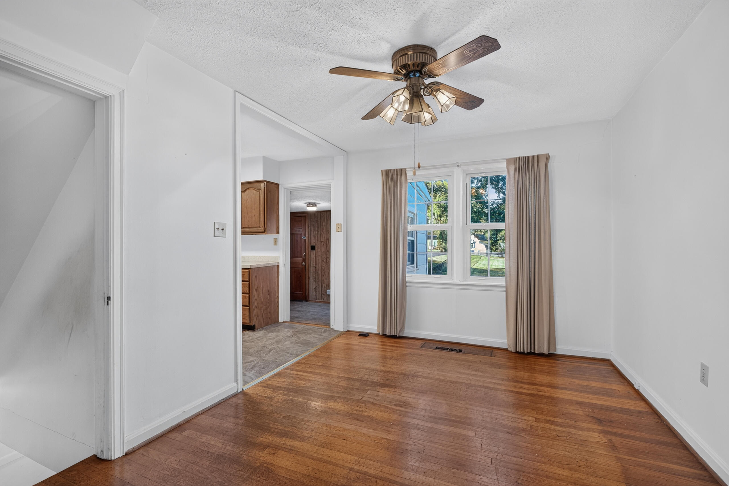 31 W 19th Street Property Photo 9