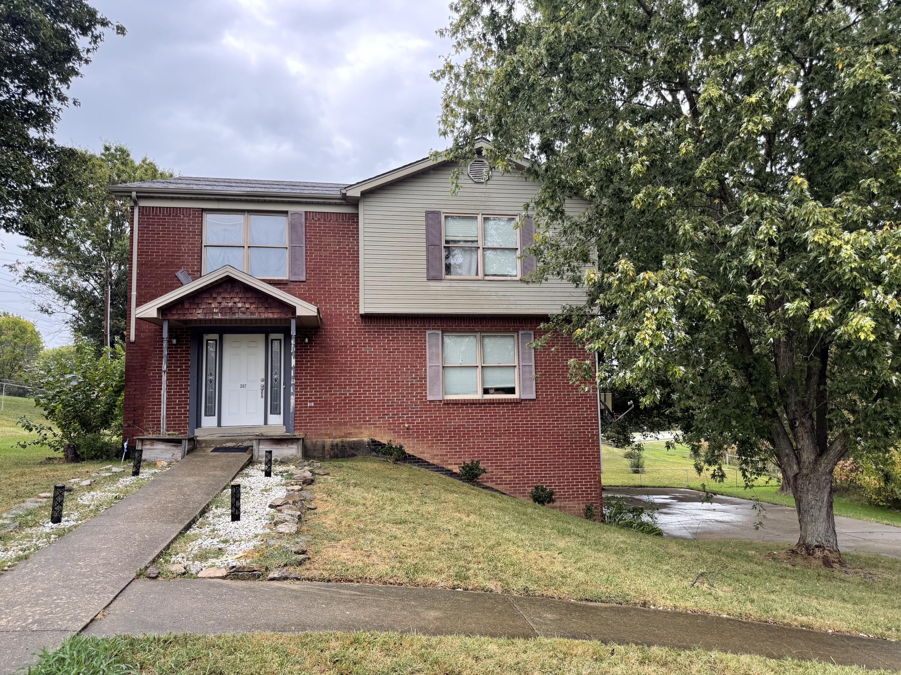 207 Rookwood Court Property Photo 1