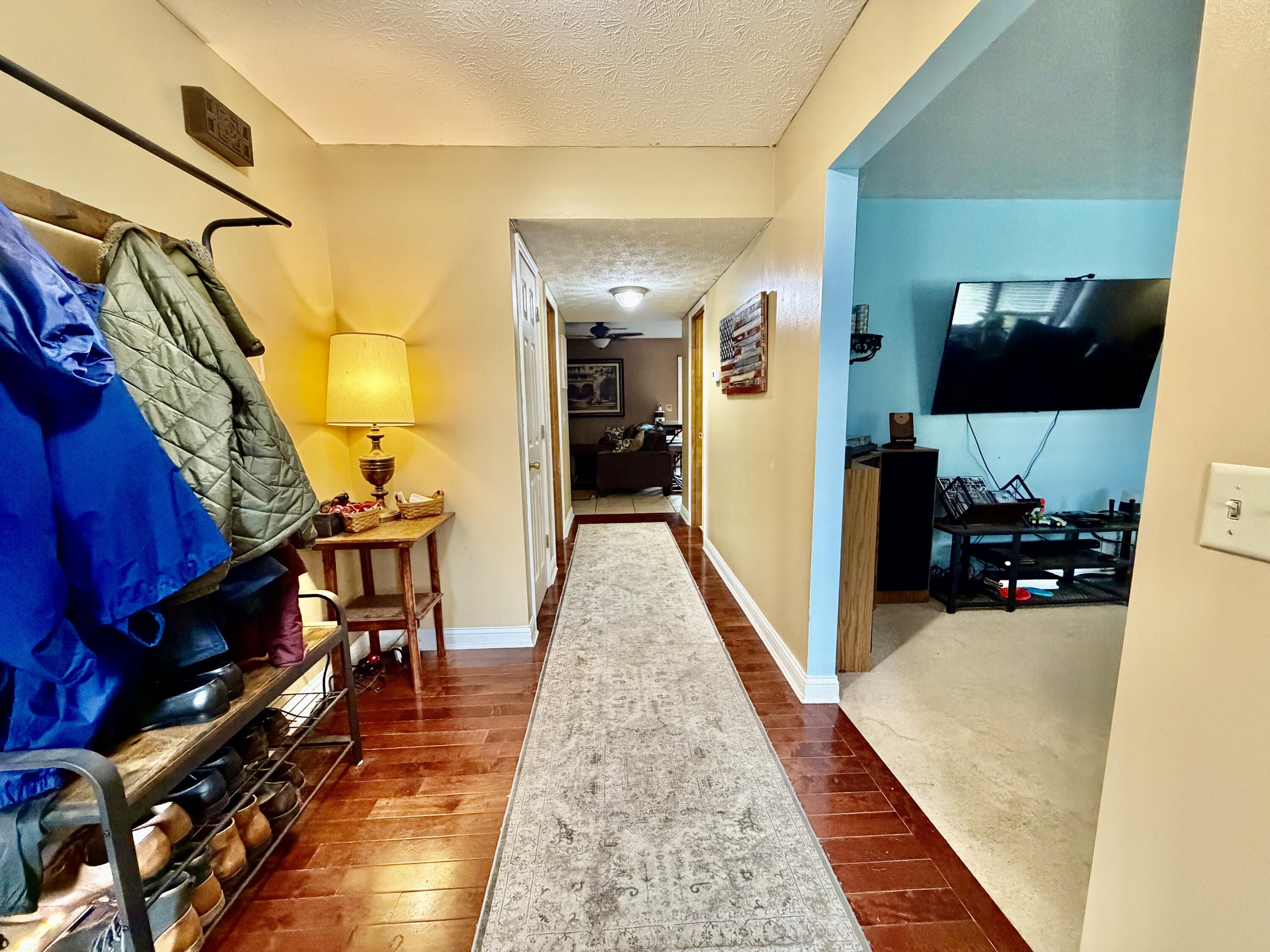 207 Rookwood Court Property Photo 7