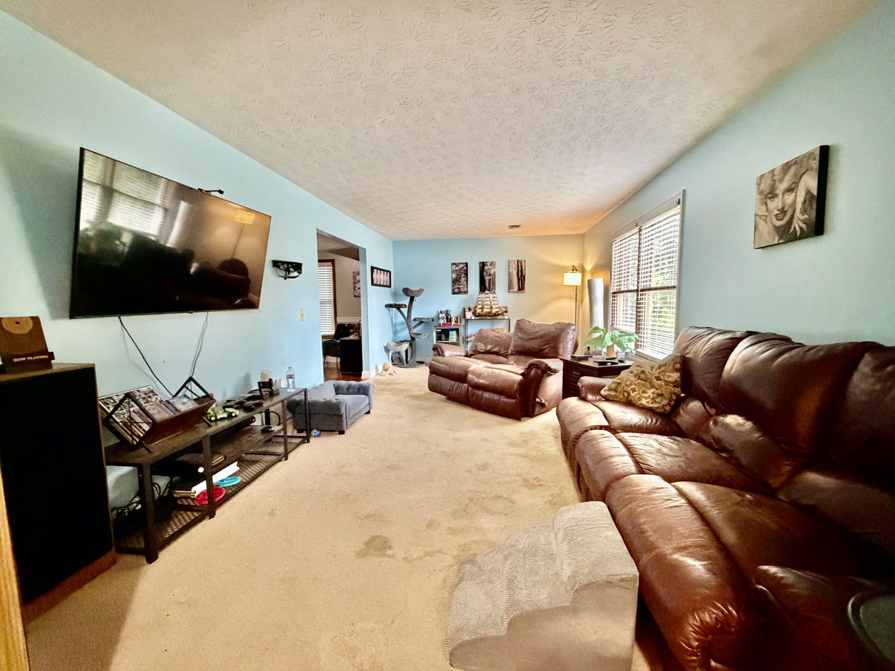 207 Rookwood Court Property Photo 8