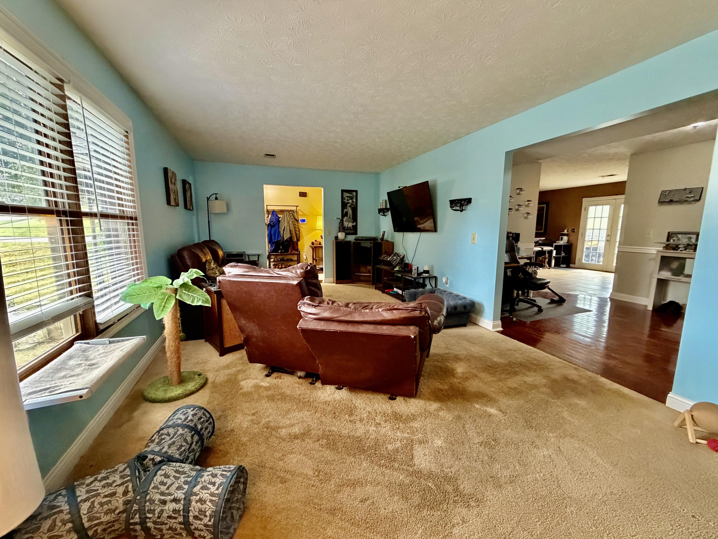 207 Rookwood Court Property Photo 9