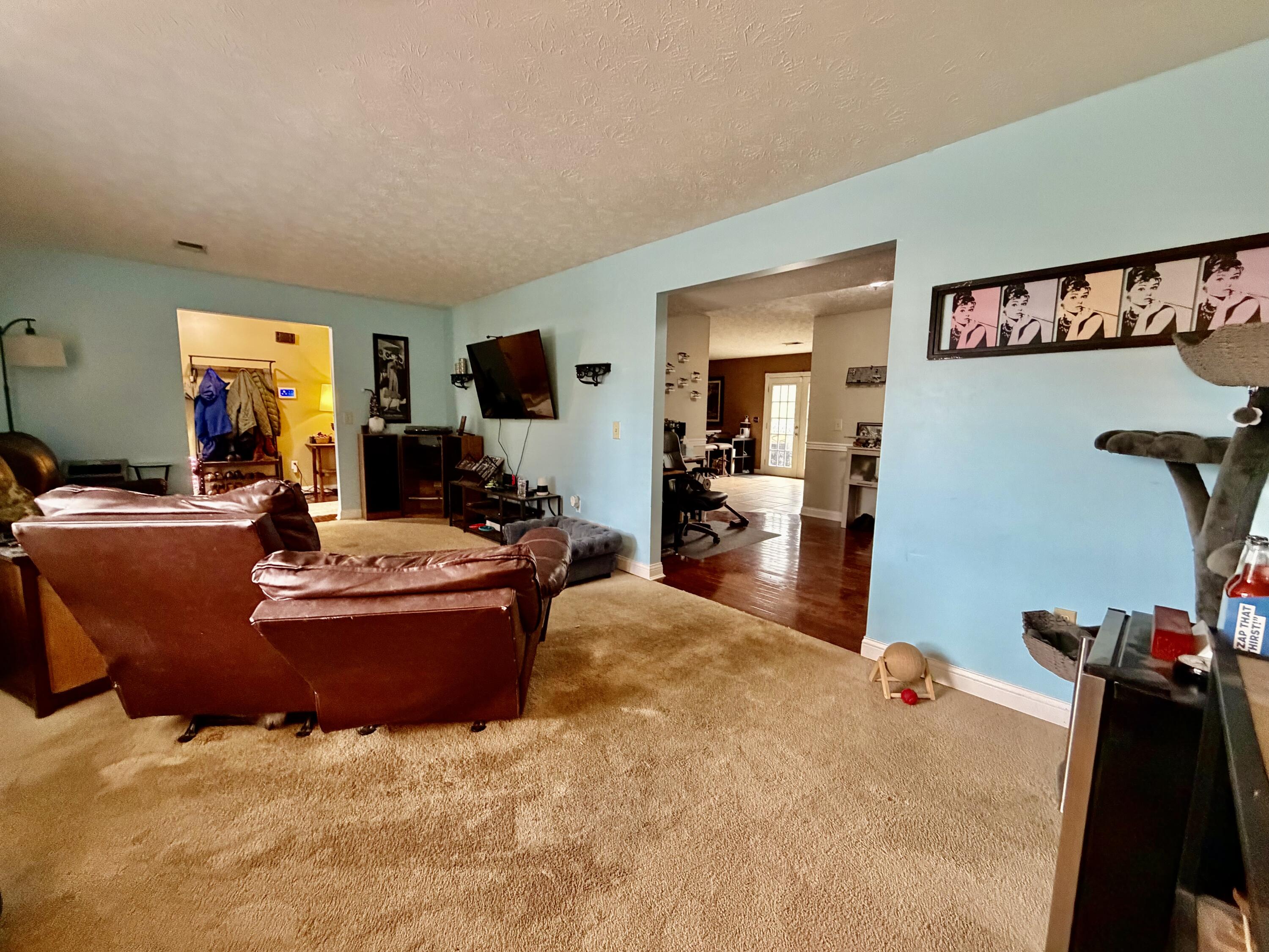 207 Rookwood Court Property Photo 10