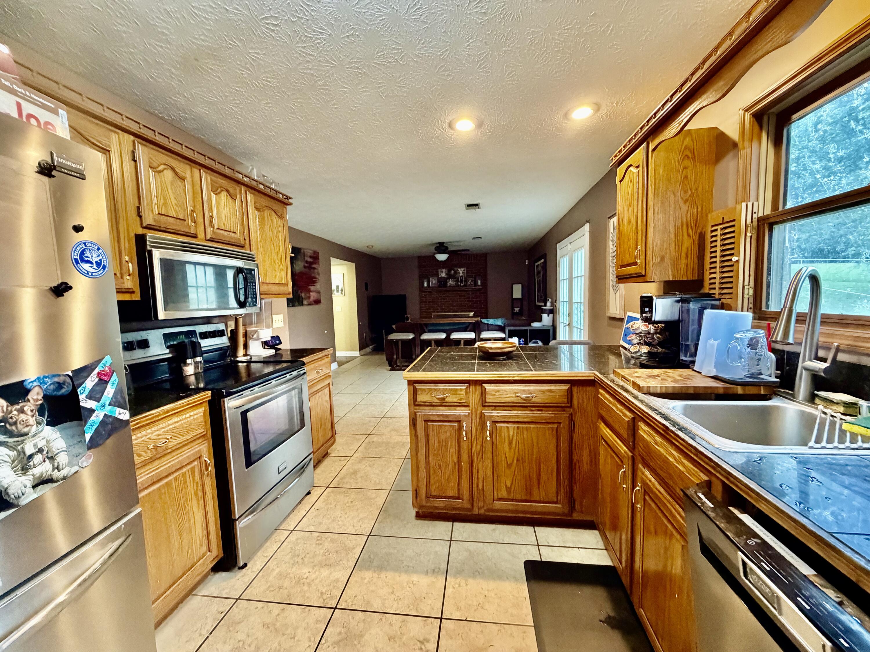 207 Rookwood Court Property Photo 15