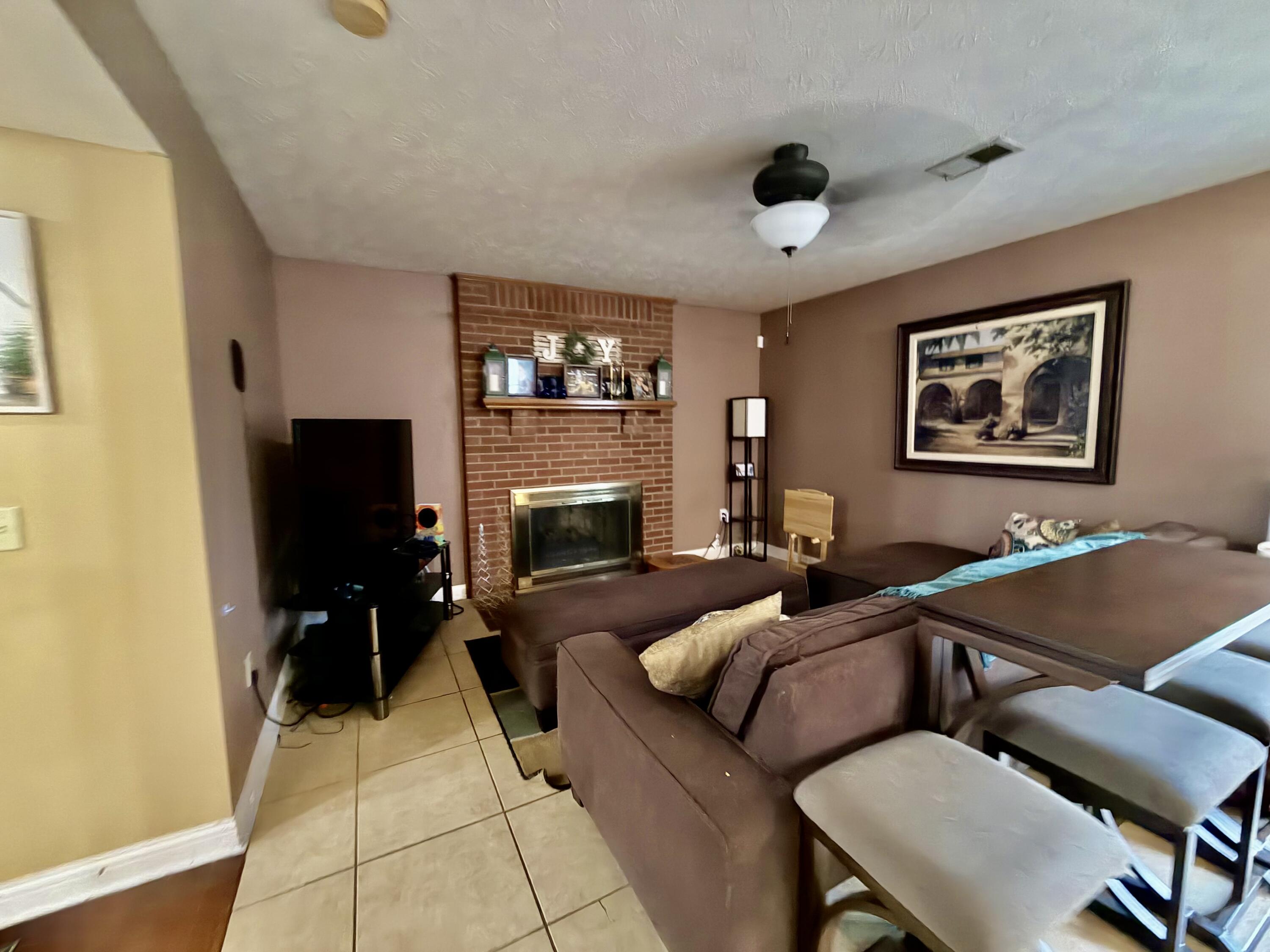 207 Rookwood Court Property Photo 16