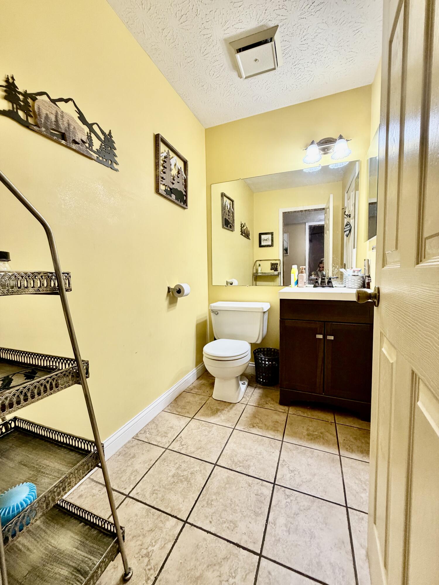 207 Rookwood Court Property Photo 18