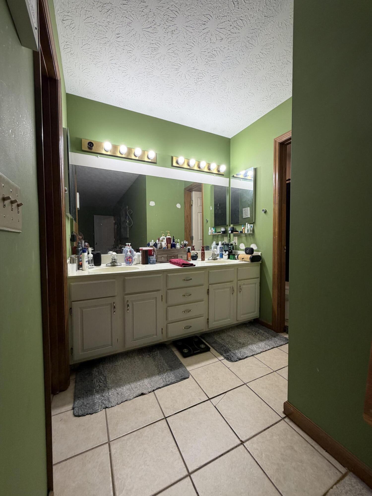 207 Rookwood Court Property Photo 26