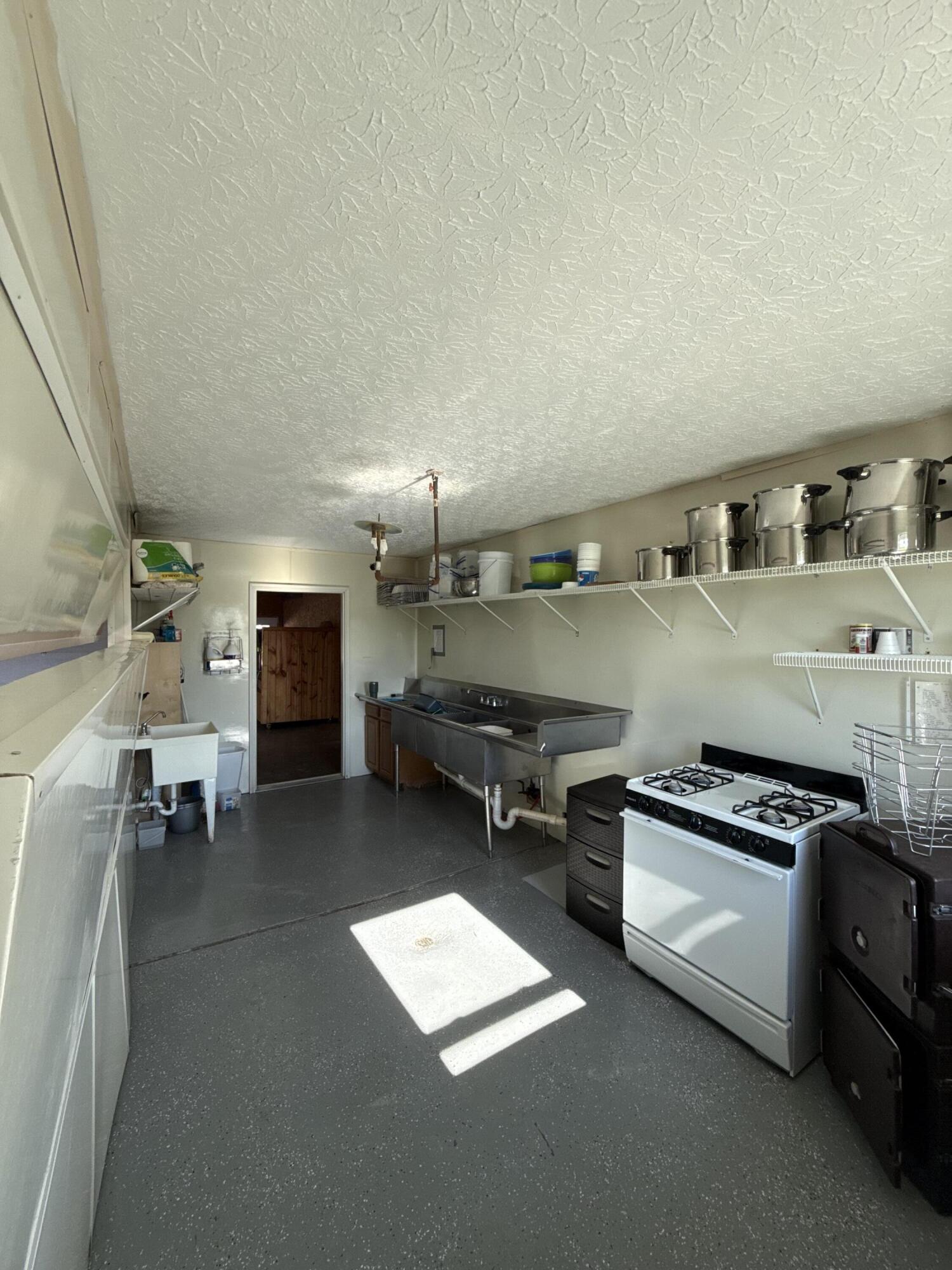 6402 Helena Road Property Photo 9