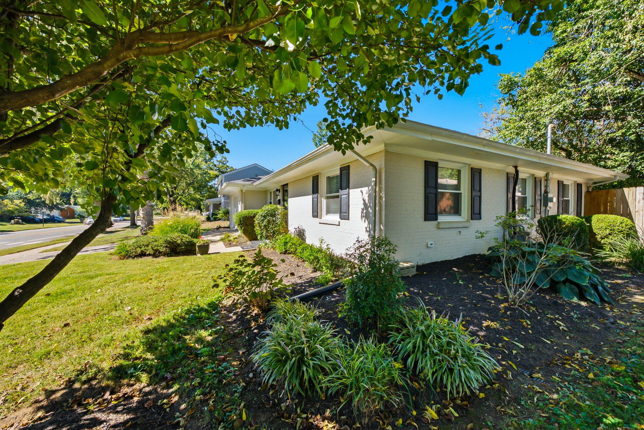 3475 Greentree Road Property Photo 5