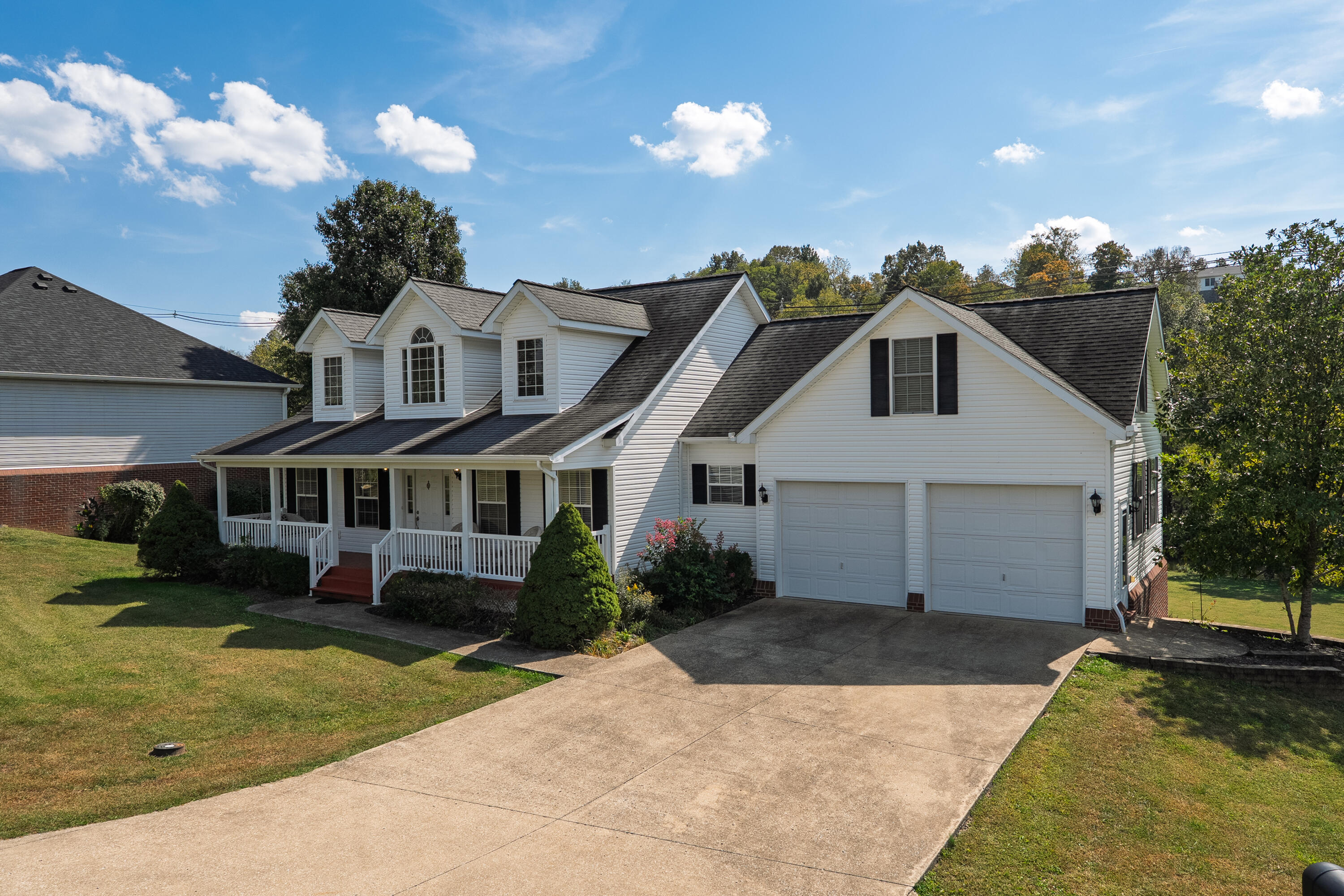 100 Eagle Bend Drive Property Photo 3