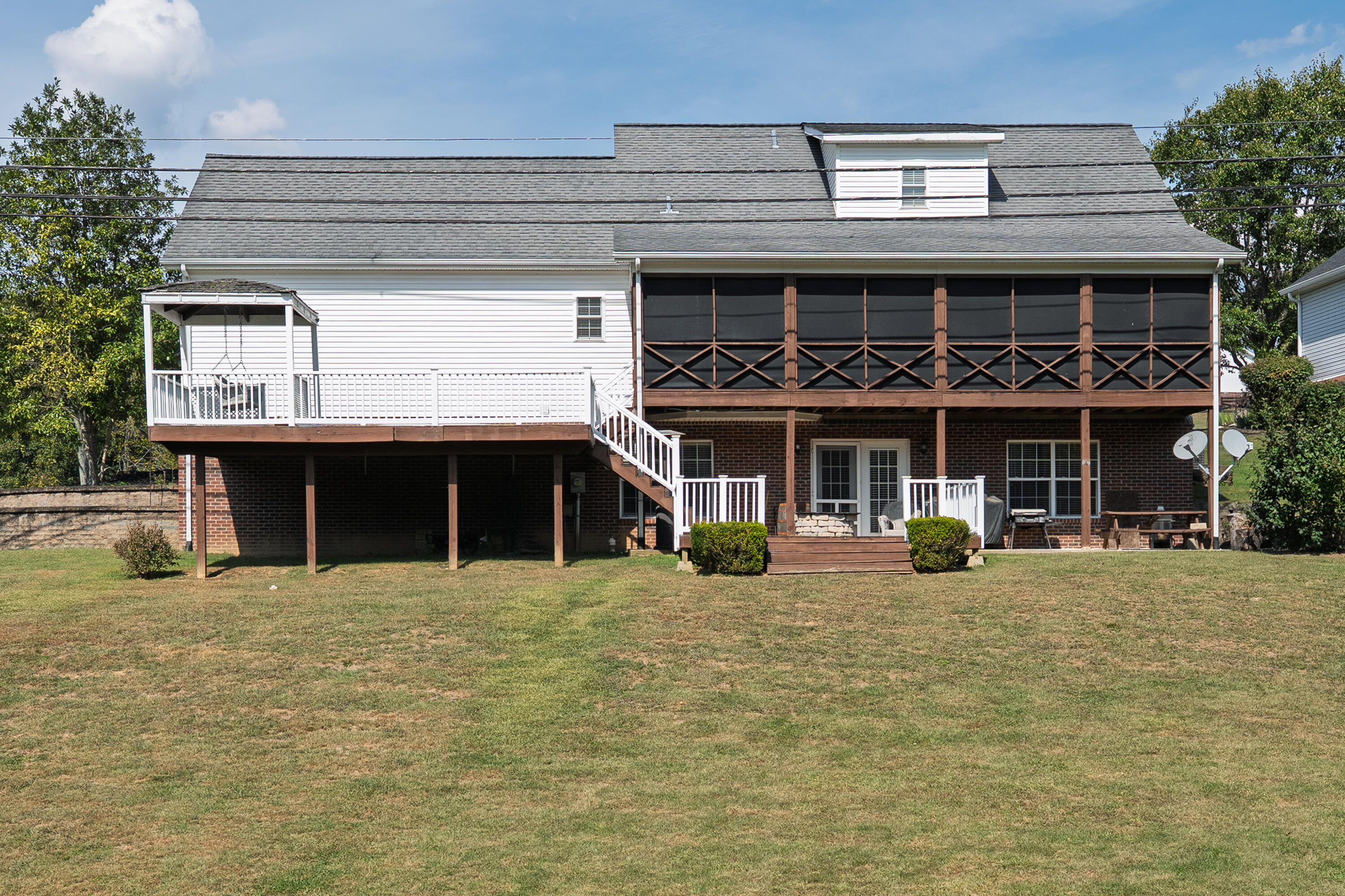 100 Eagle Bend Drive Property Photo 9