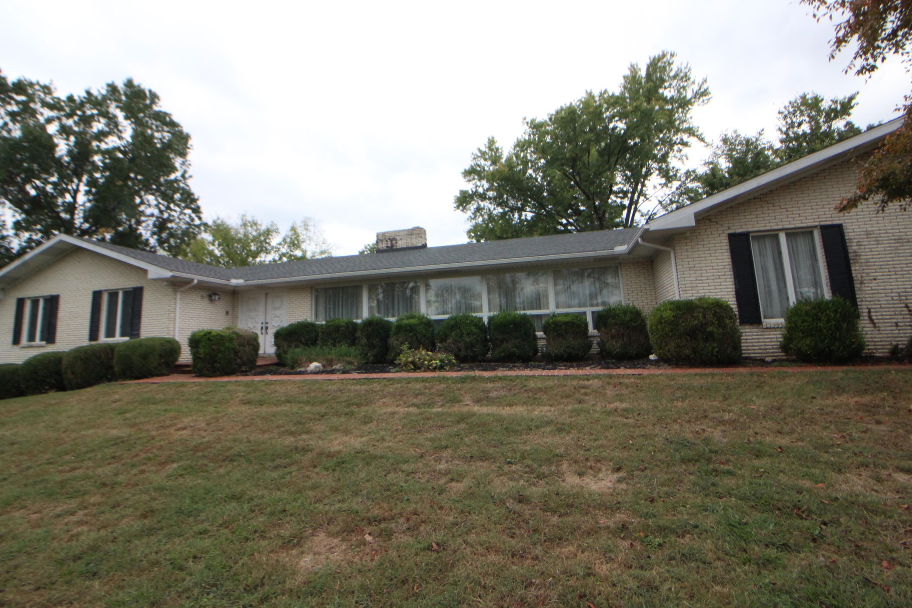 201 W Bolton Drive Property Photo 2