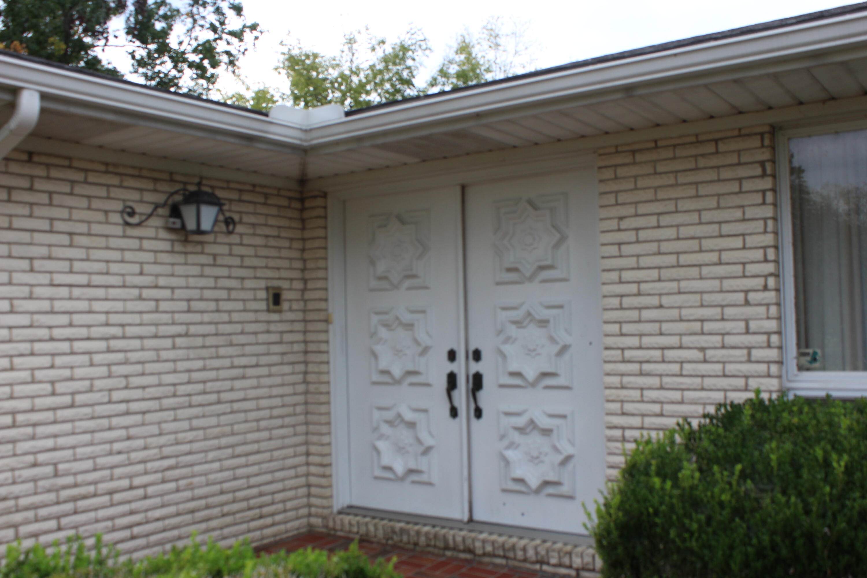 201 W Bolton Drive Property Photo 4