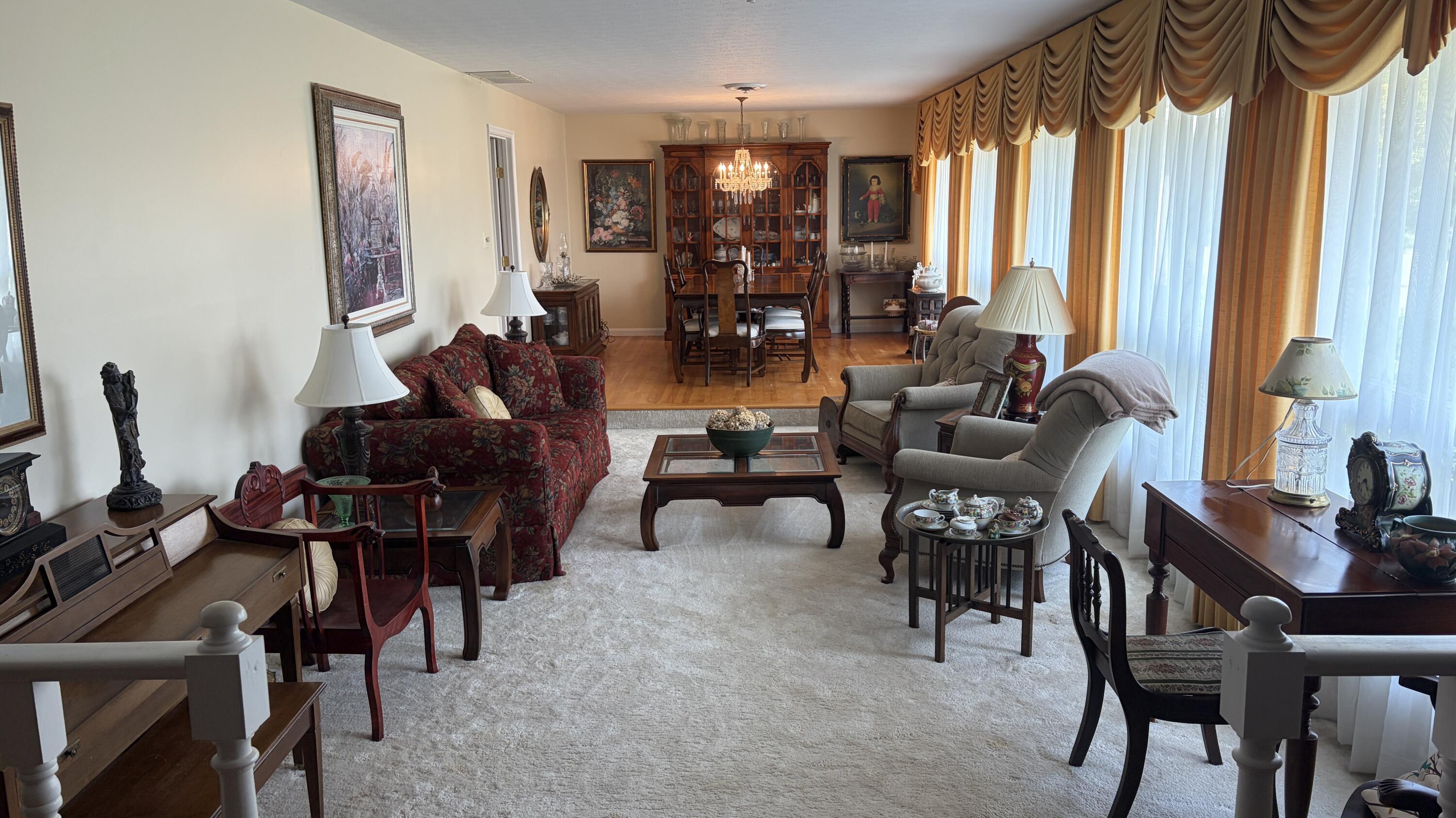 201 W Bolton Drive Property Photo 8