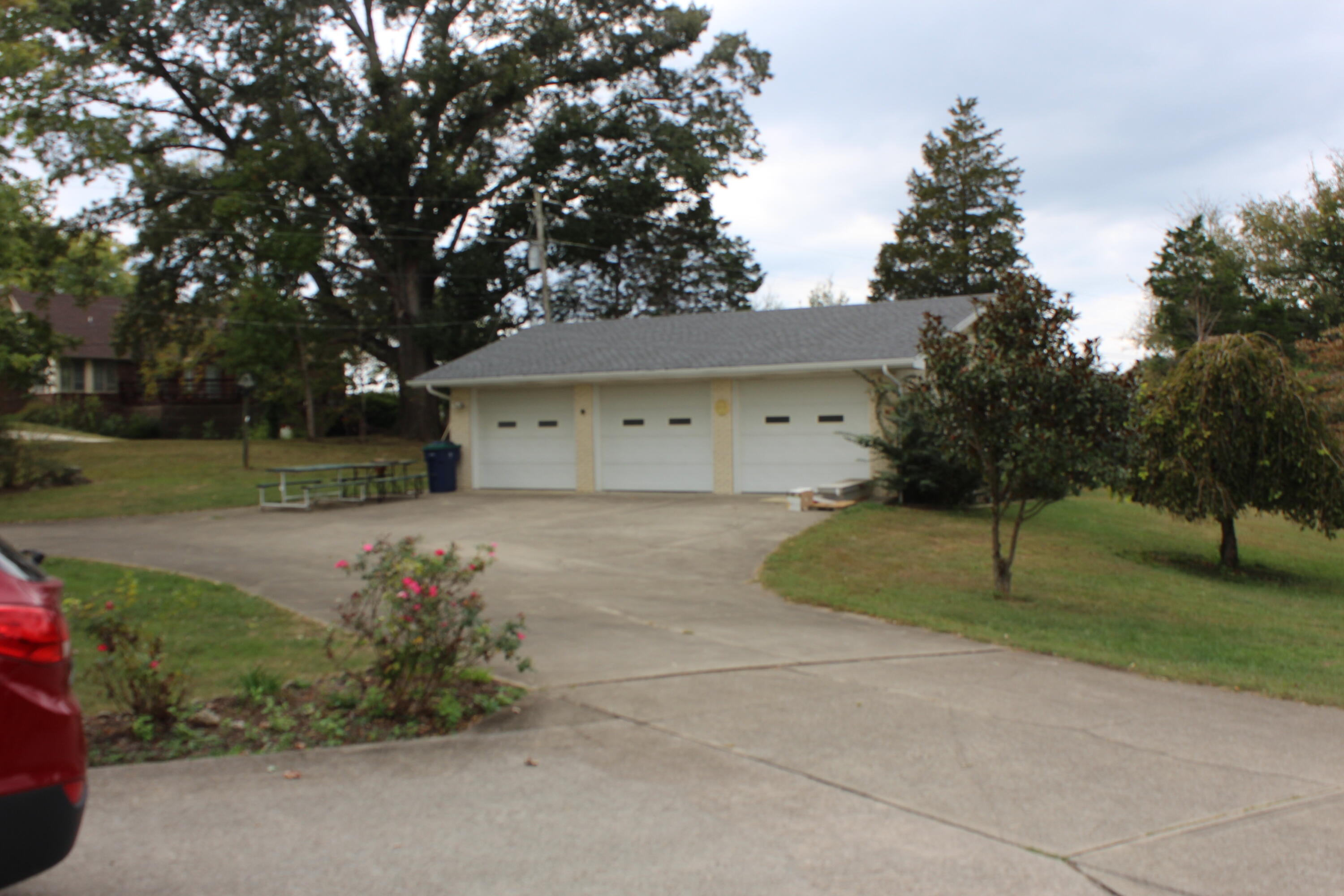 201 W Bolton Drive Property Photo 29