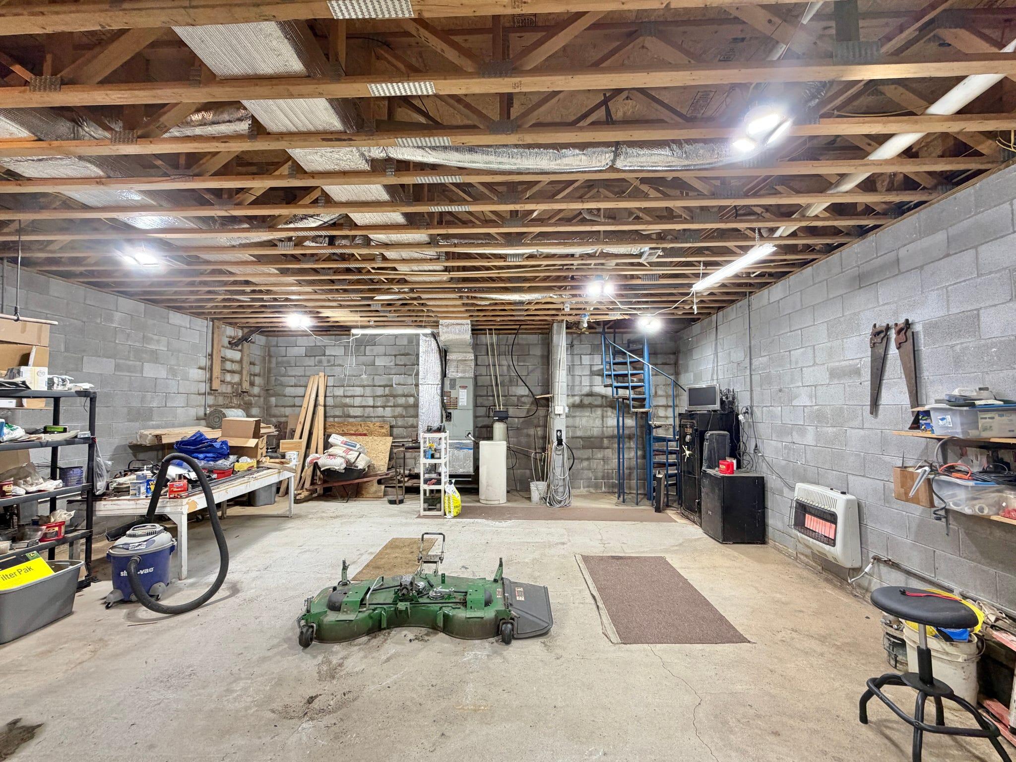 9074 Middle Fork Wolf Creek Road Property Photo 24