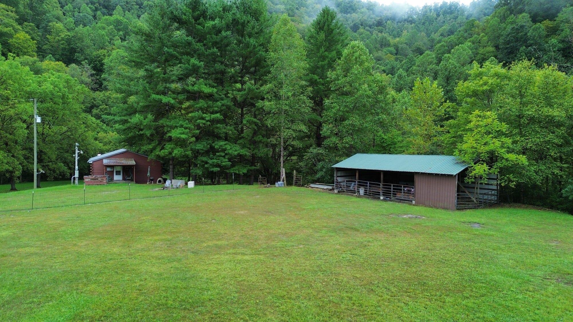 9074 Middle Fork Wolf Creek Road Property Photo 1