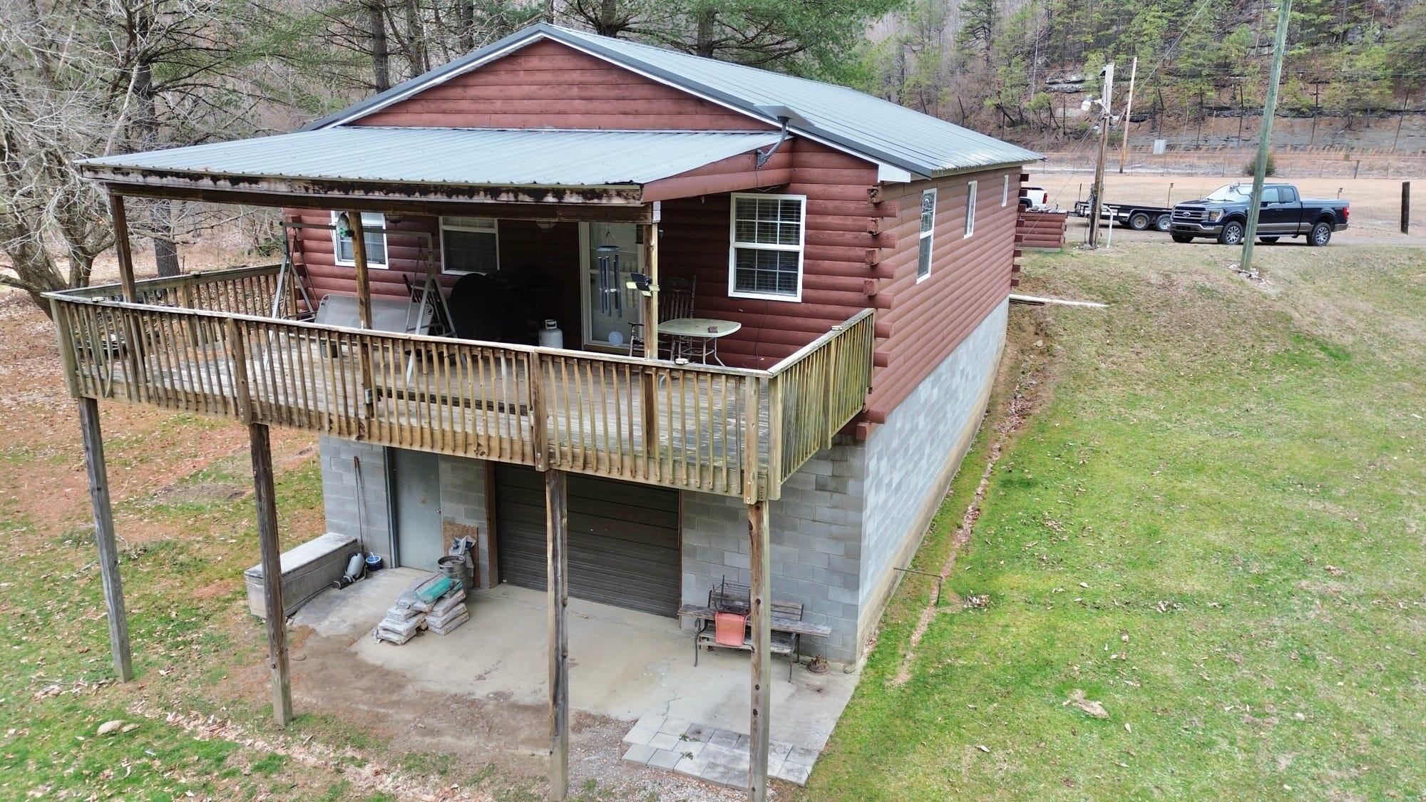 9074 Middle Fork Wolf Creek Road Property Photo 2