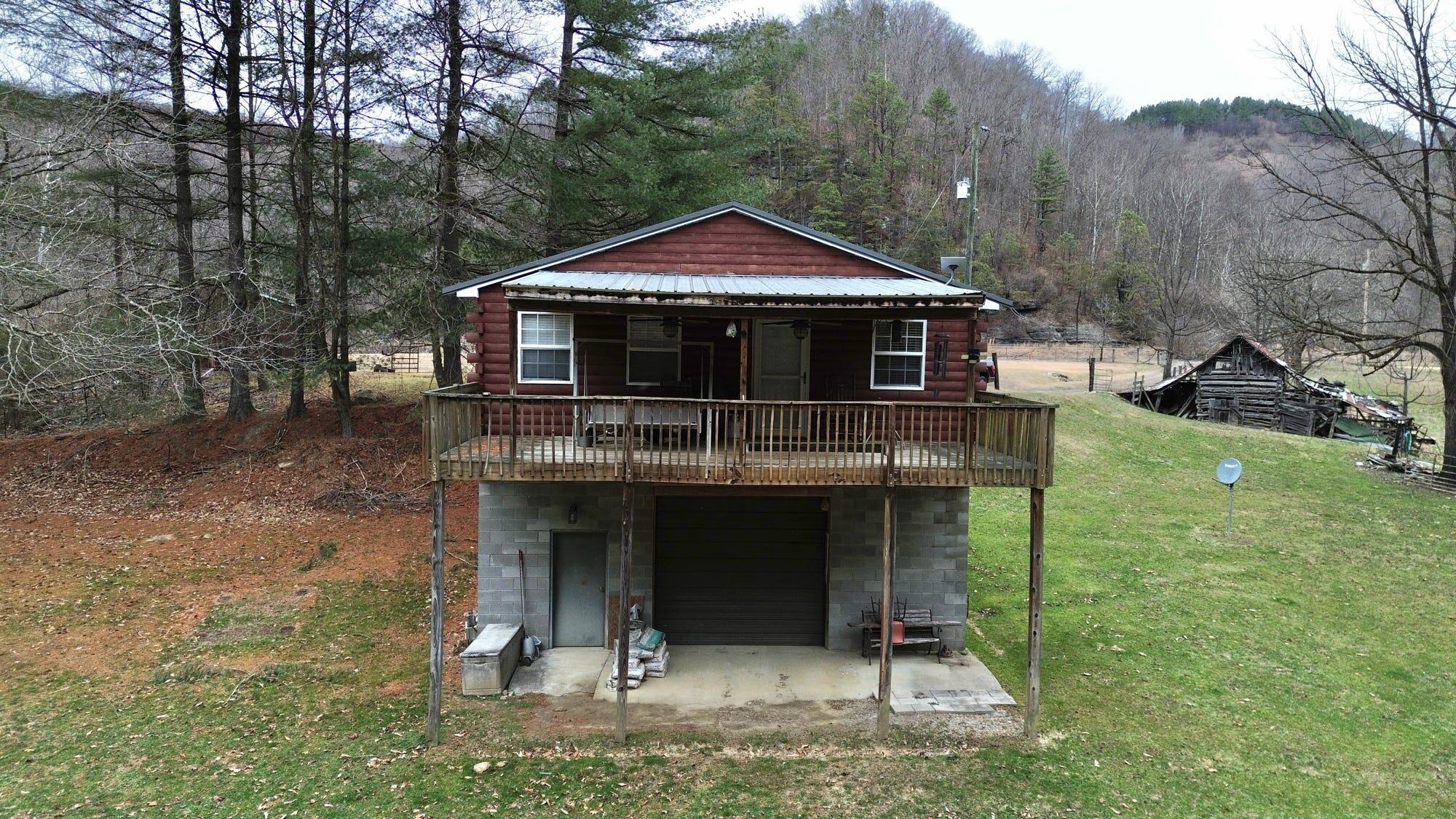 9074 Middle Fork Wolf Creek Road Property Photo 4