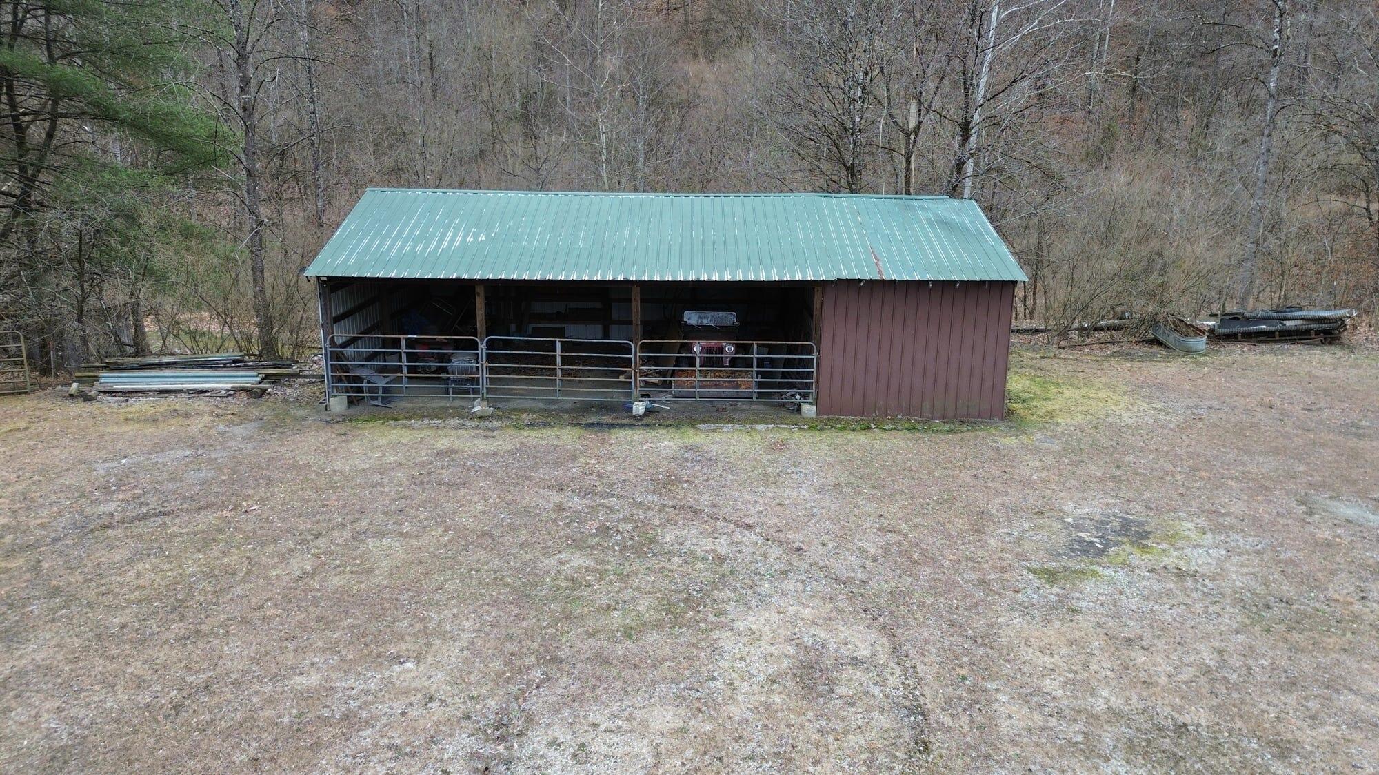 9074 Middle Fork Wolf Creek Road Property Photo 5