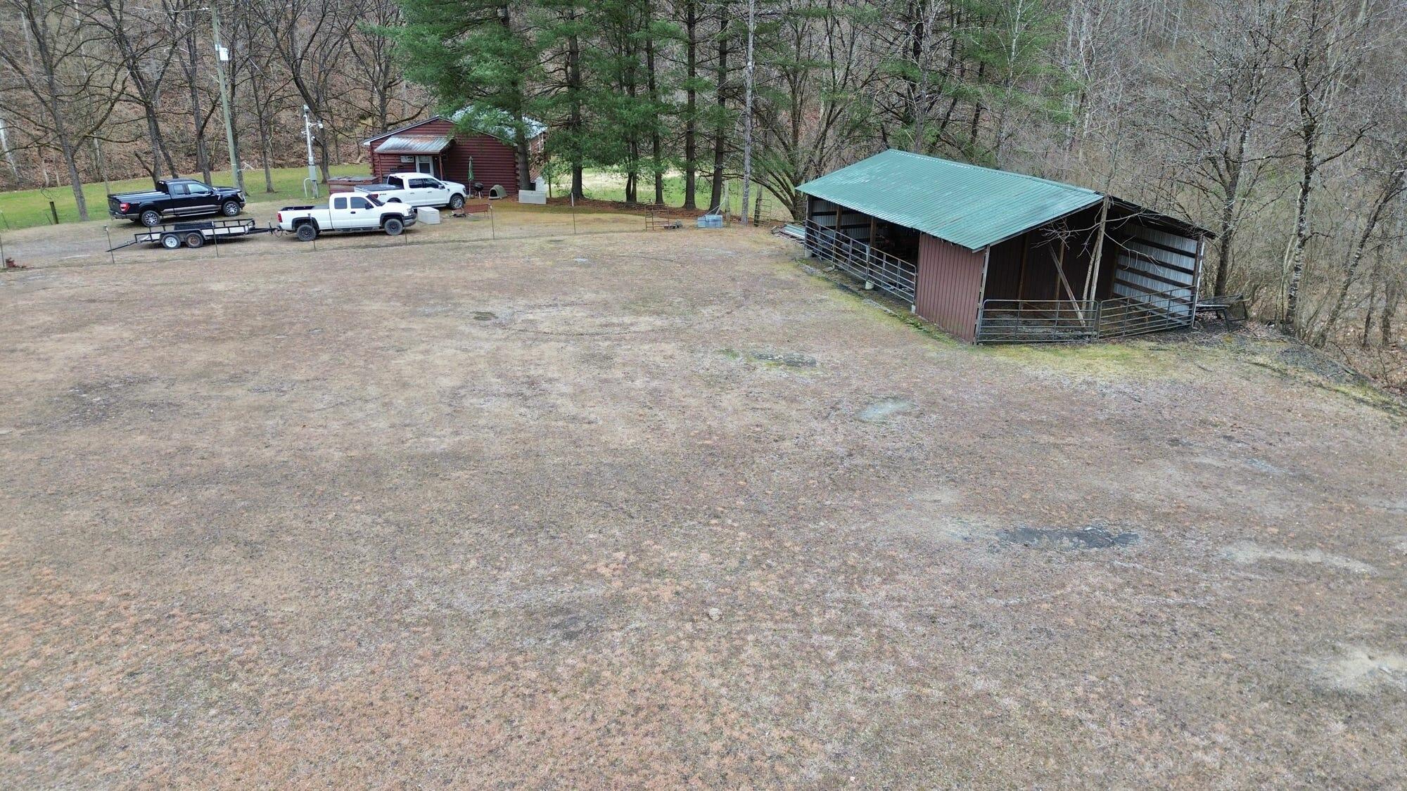 9074 Middle Fork Wolf Creek Road Property Photo 6