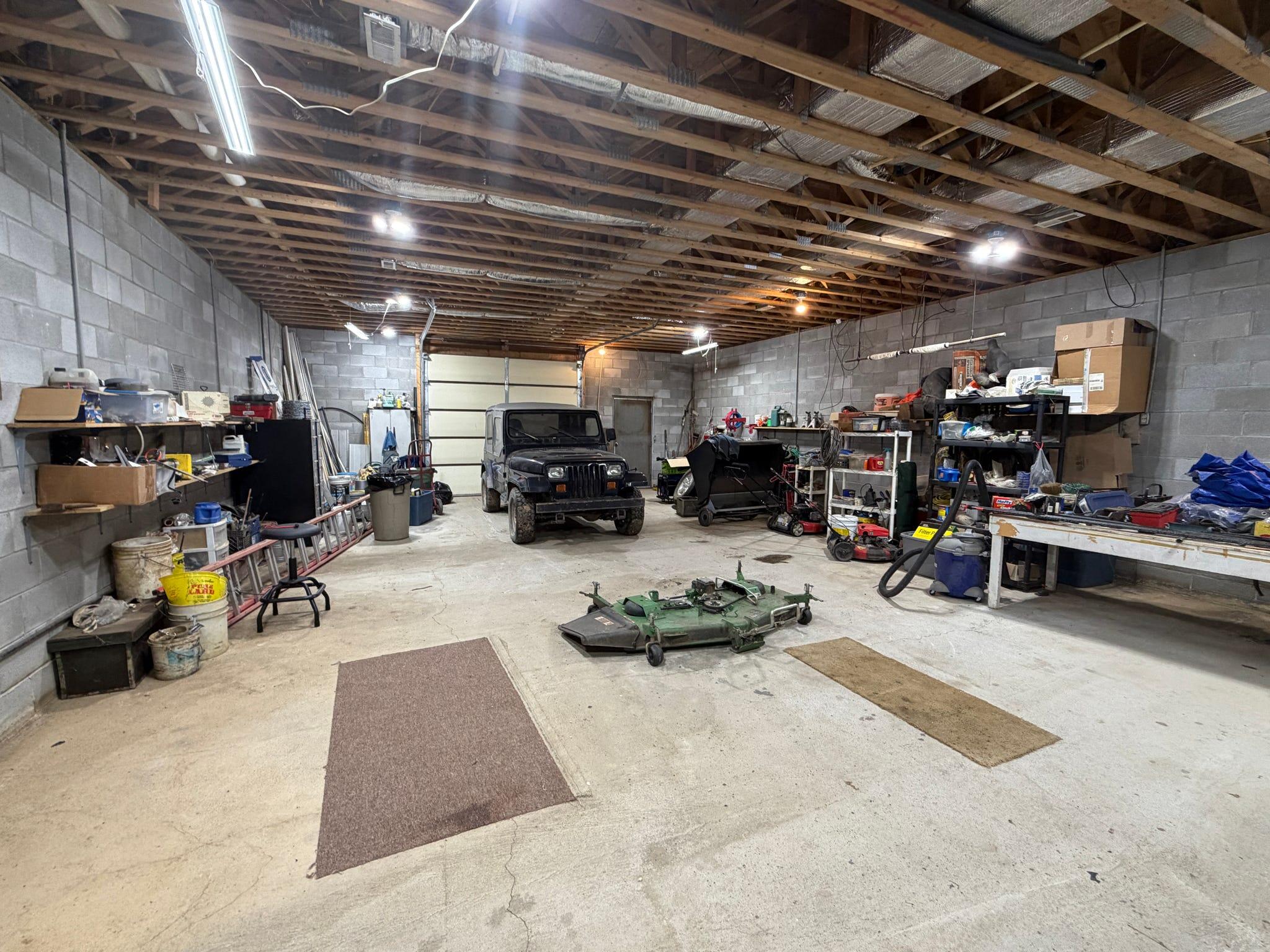 9074 Middle Fork Wolf Creek Road Property Photo 32