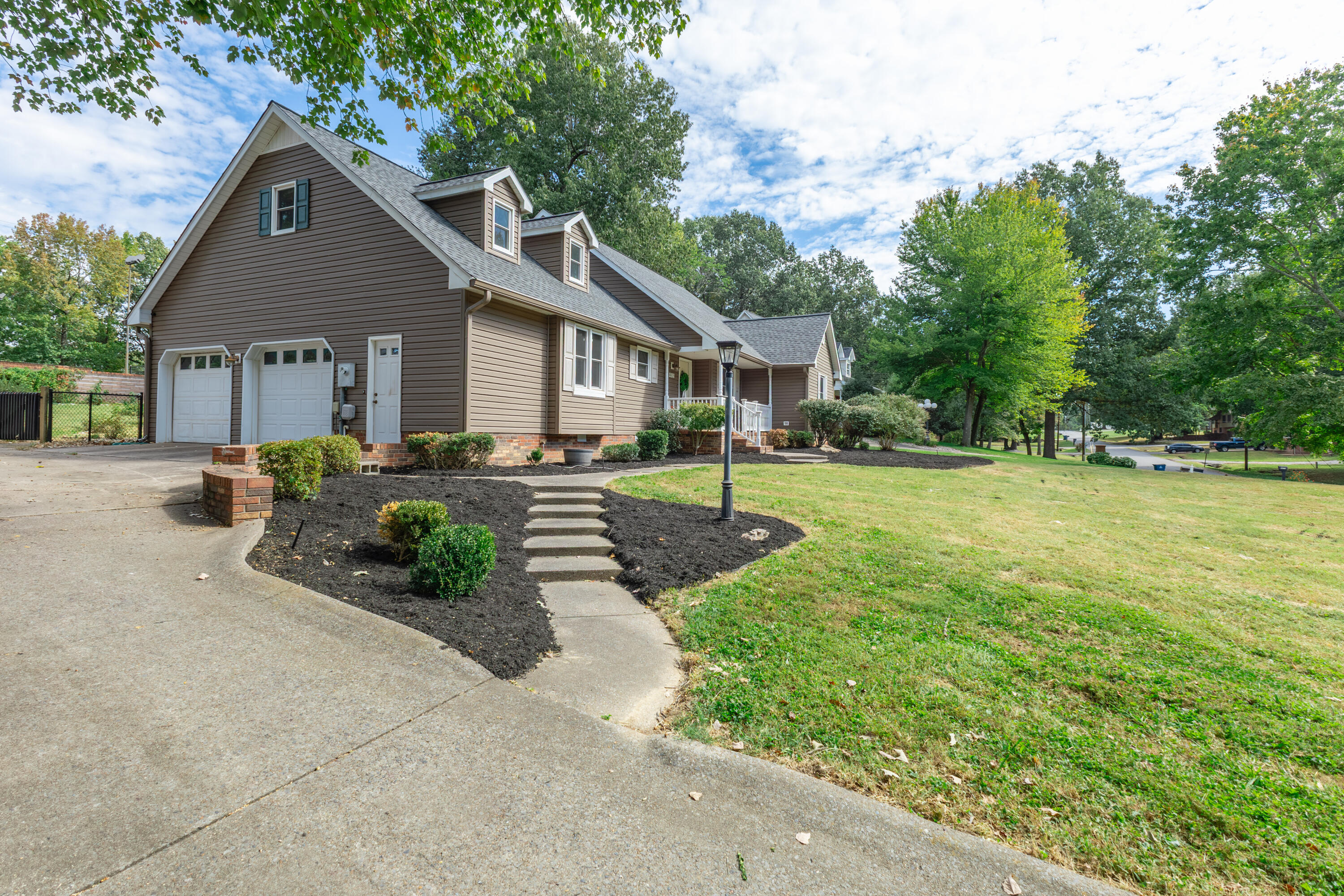 4435 Maywood Drive Property Photo 4