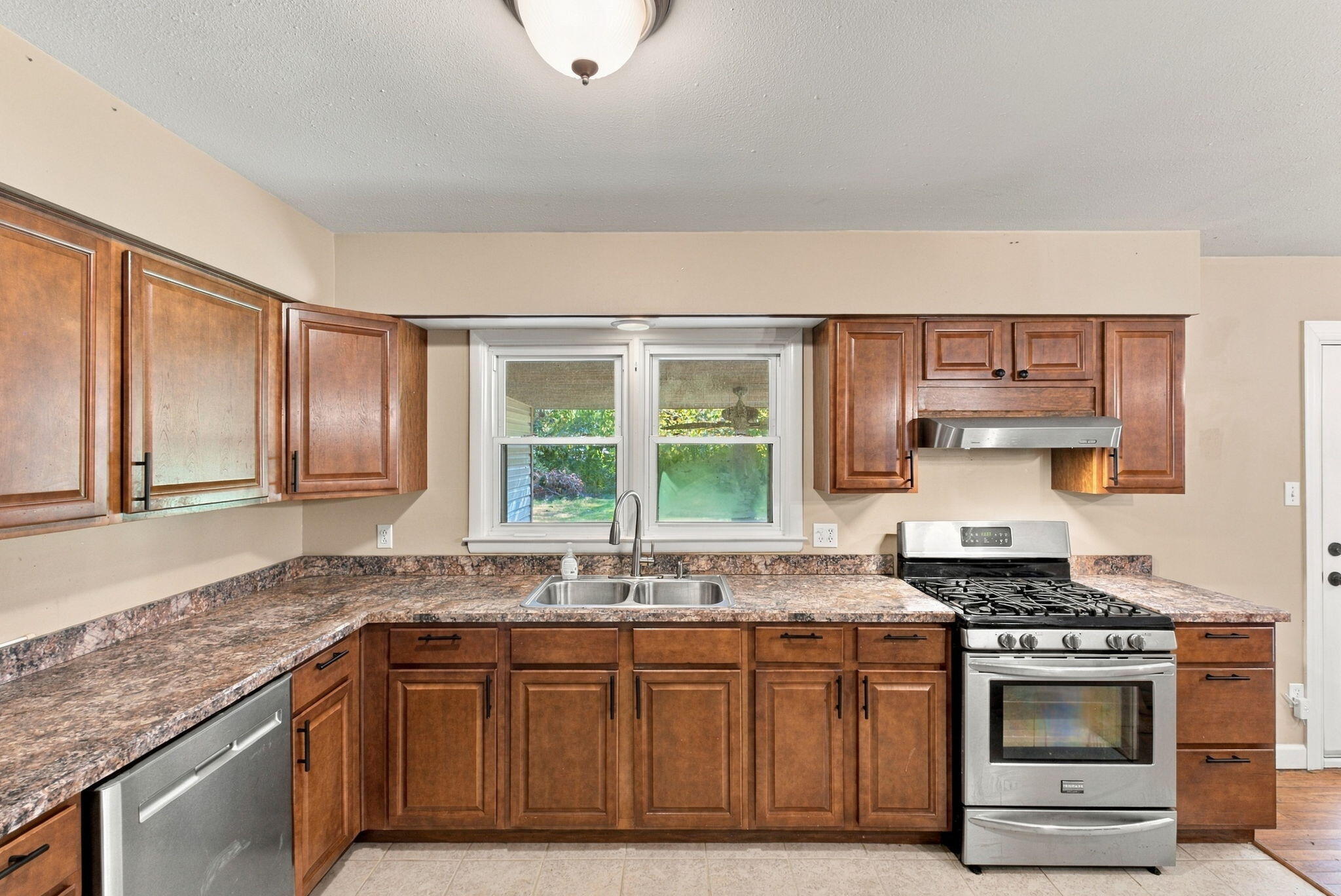 106 Dinsmore Street Property Photo 14