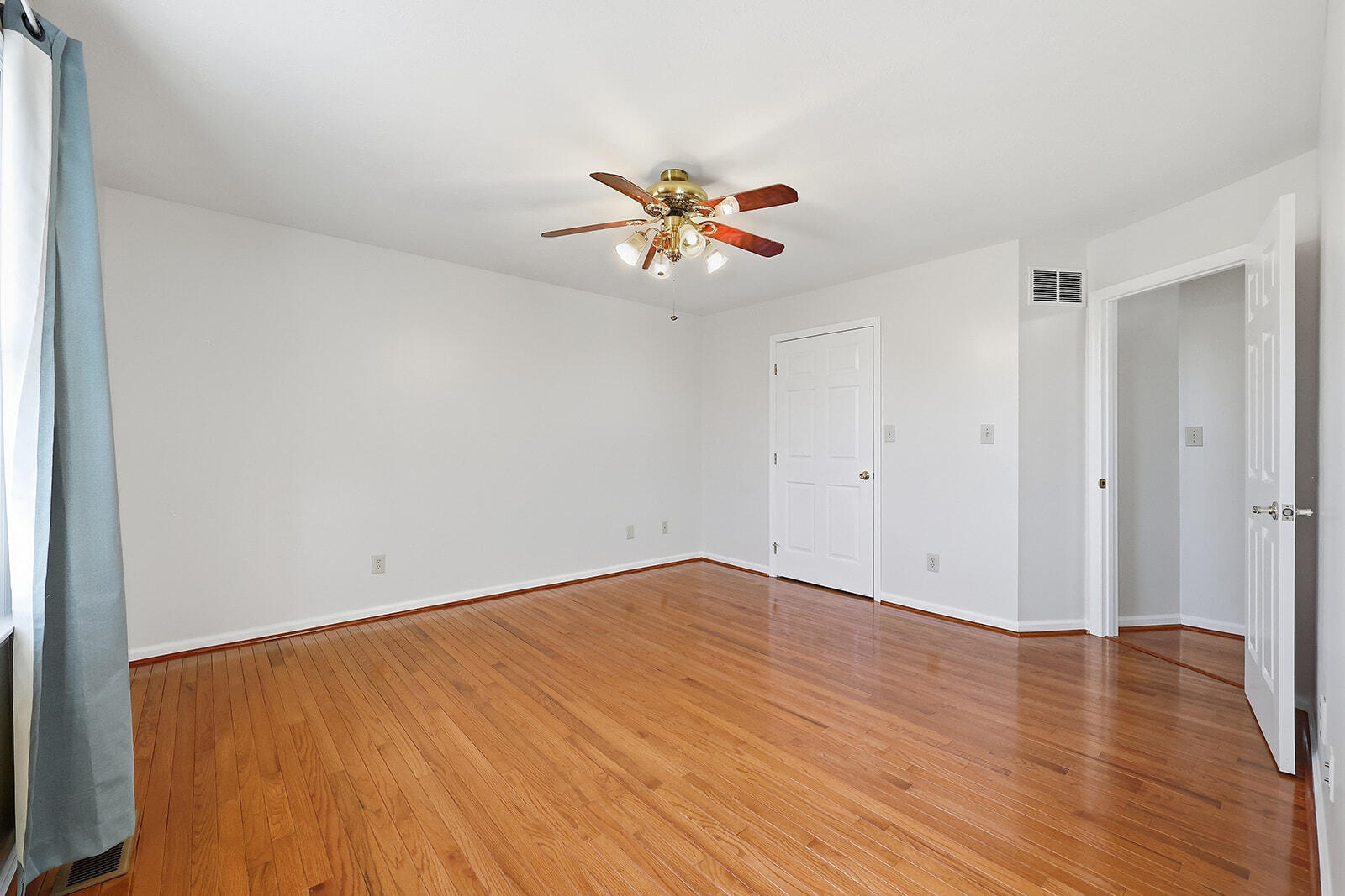 1039 Indian Trail Property Photo 4