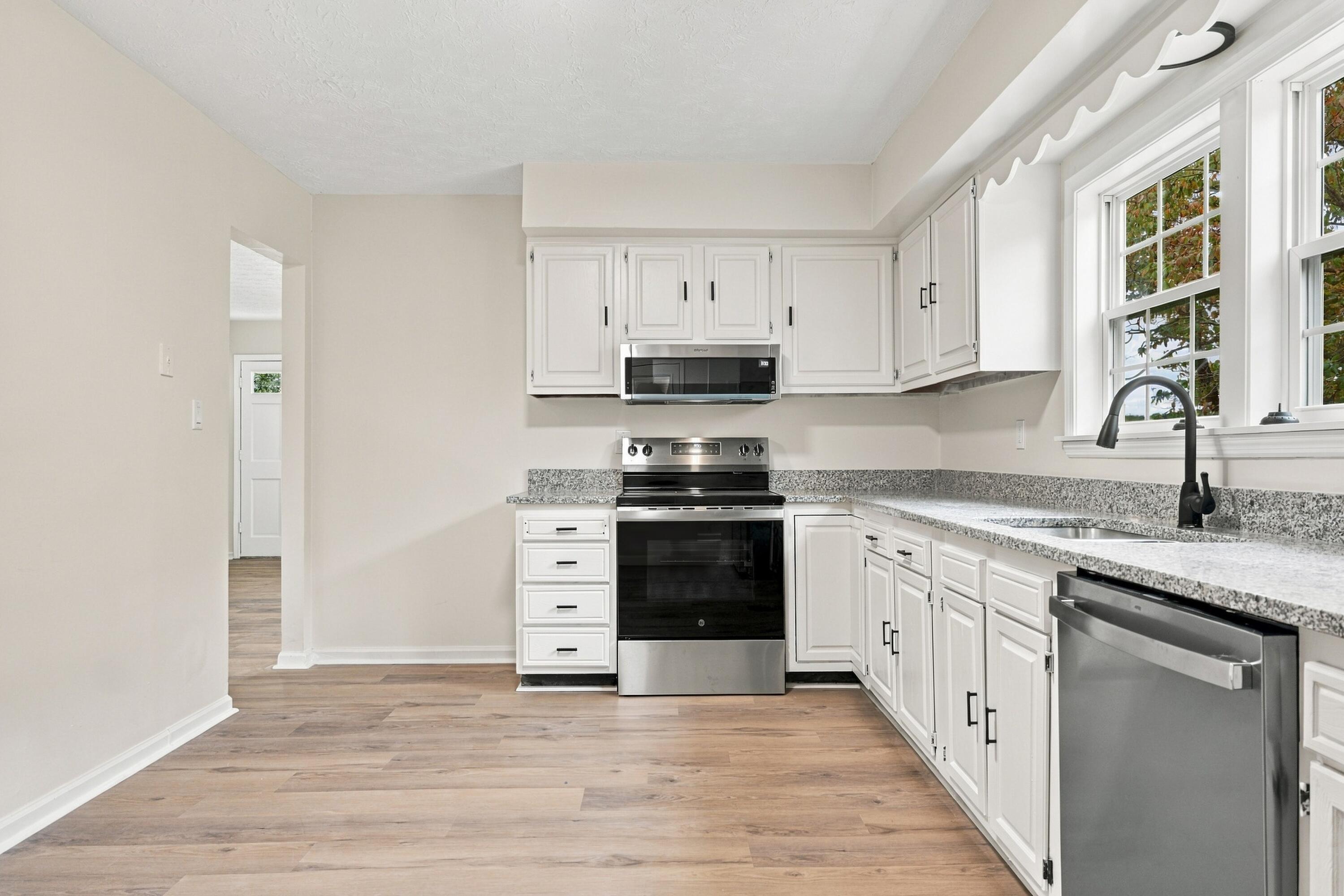213 E Broadway Street Property Photo 9