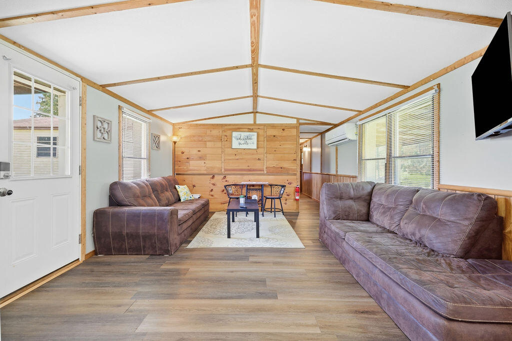 105 Deerpath Trail Property Photo 5