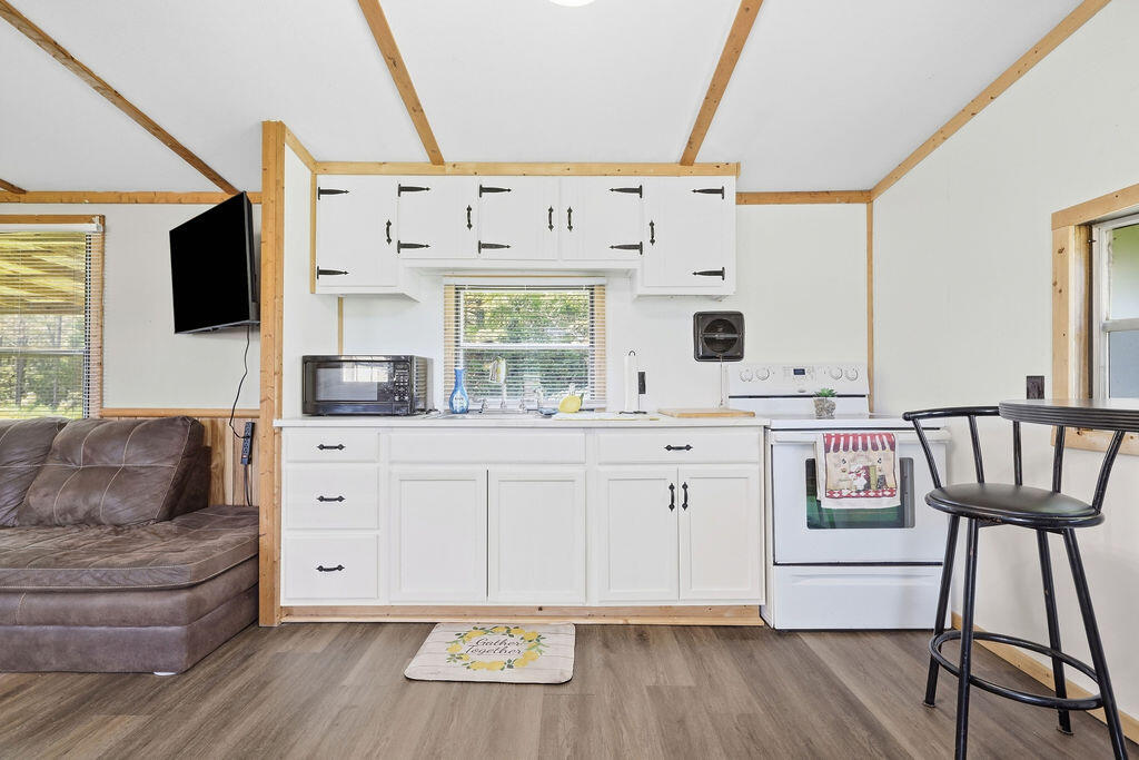 105 Deerpath Trail Property Photo 11