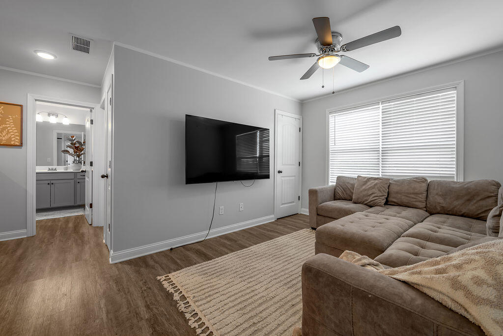 105 Friendly Avenue Property Photo 43