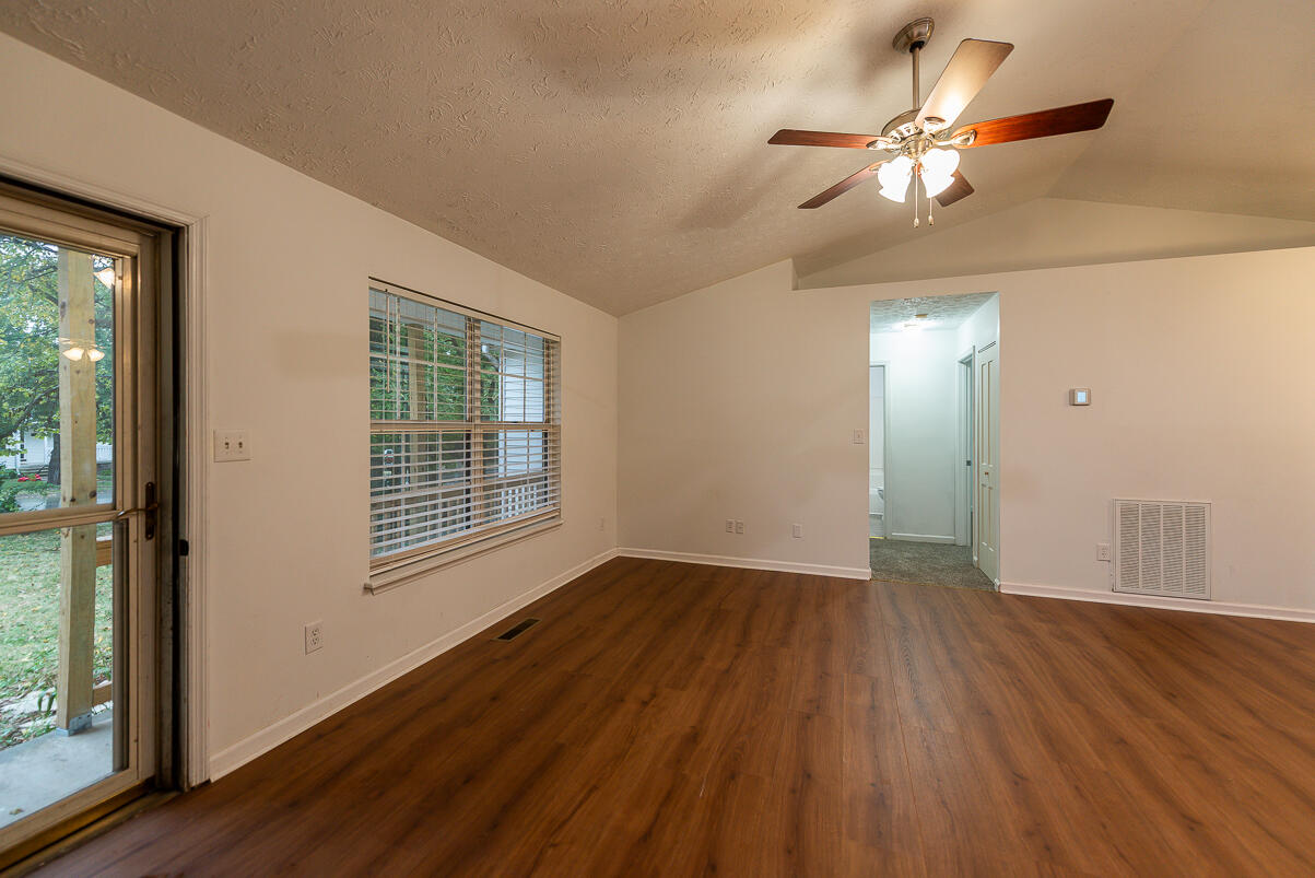 176 Williamsburg Lane Property Photo 6