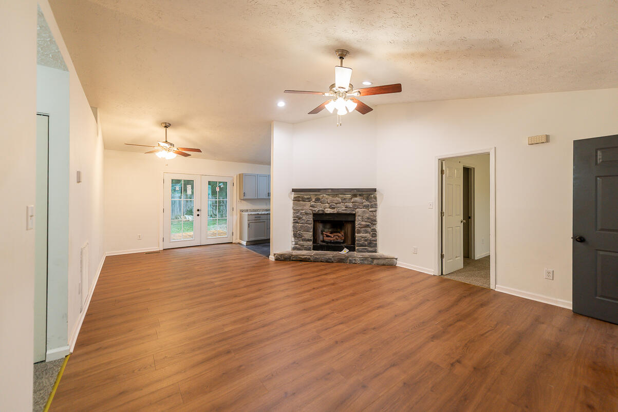 176 Williamsburg Lane Property Photo 7