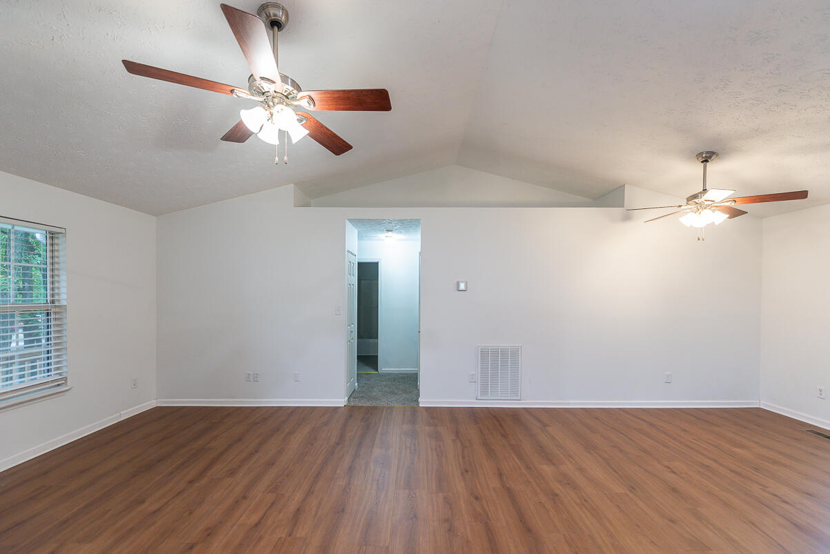 176 Williamsburg Lane Property Photo 21