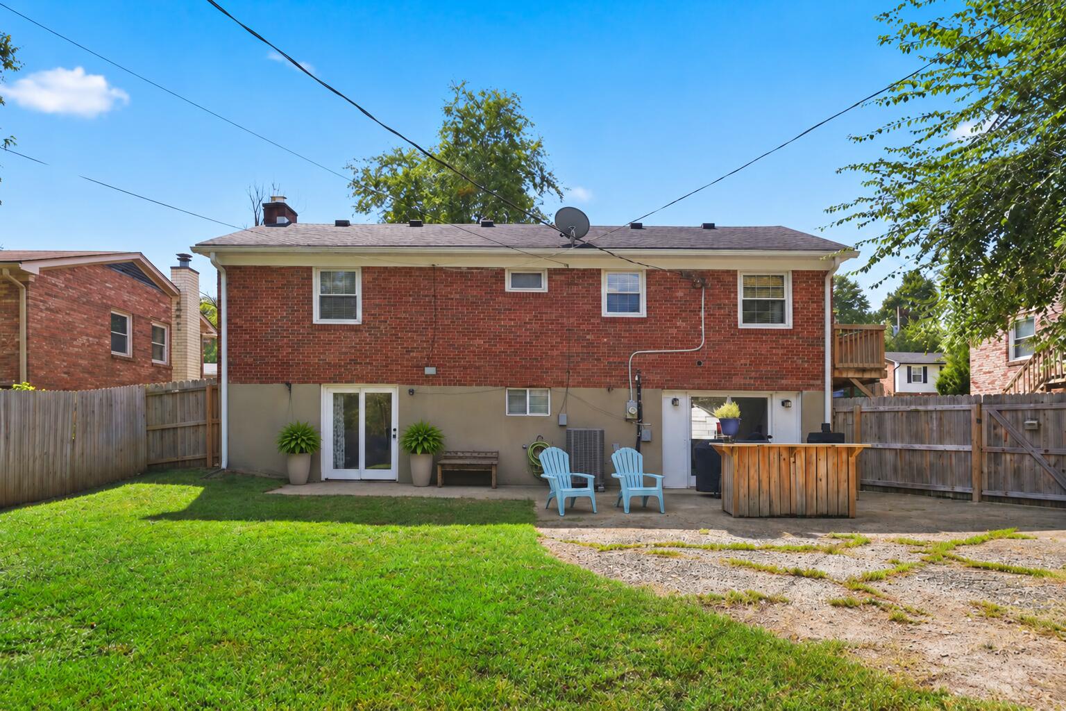 325 E Tiverton Way Property Photo 3