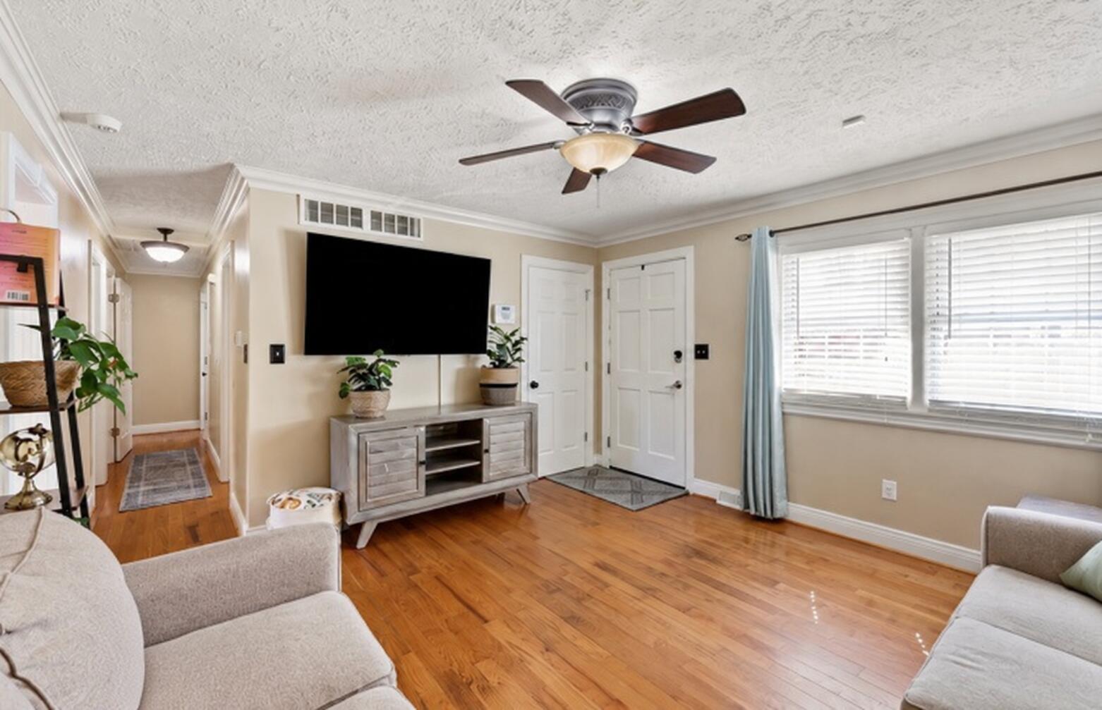325 E Tiverton Way Property Photo 5