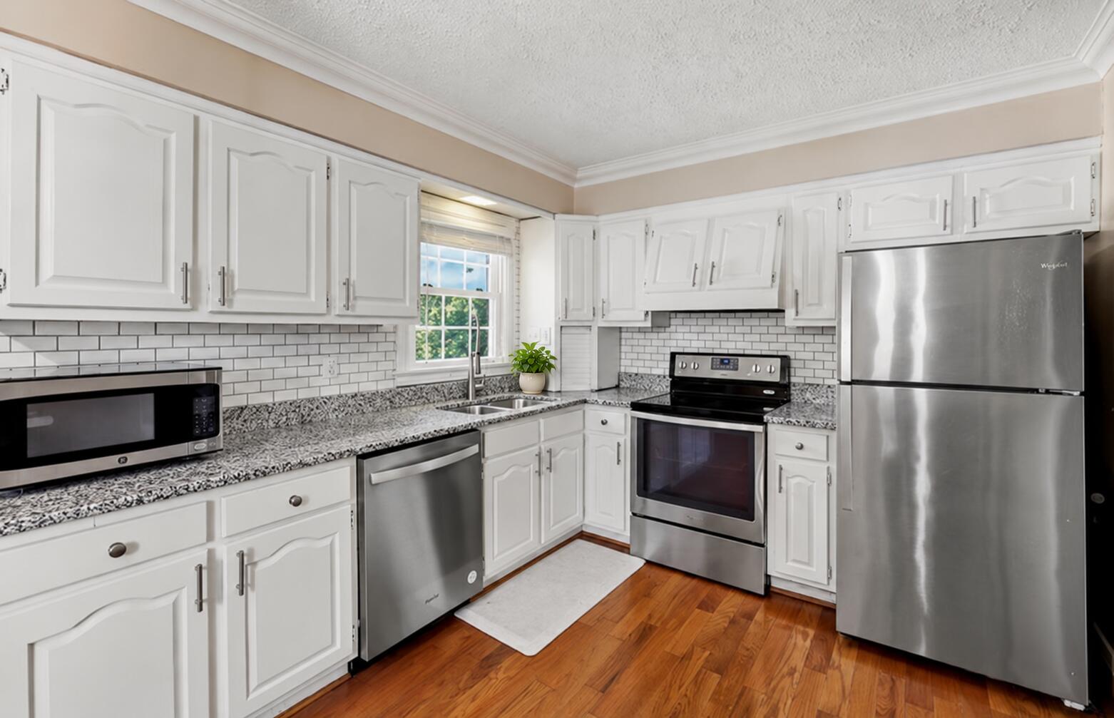 325 E Tiverton Way Property Photo 8