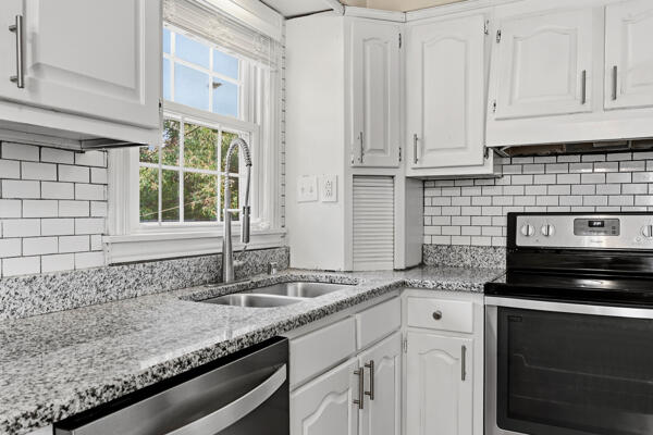 325 E Tiverton Way Property Photo 11