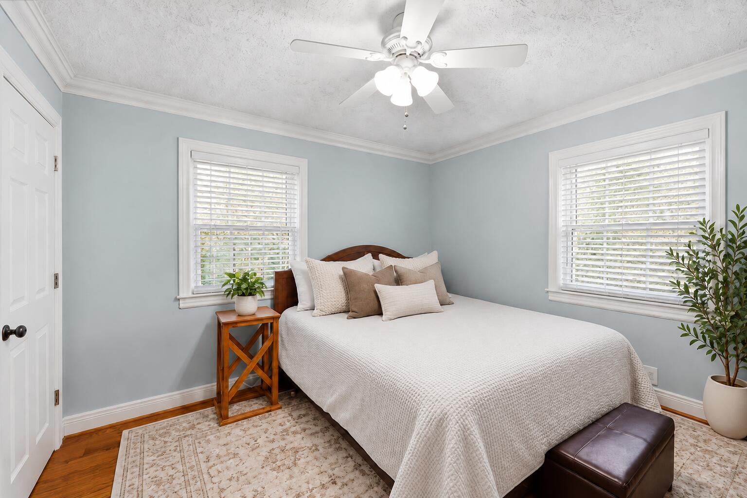 325 E Tiverton Way Property Photo 14