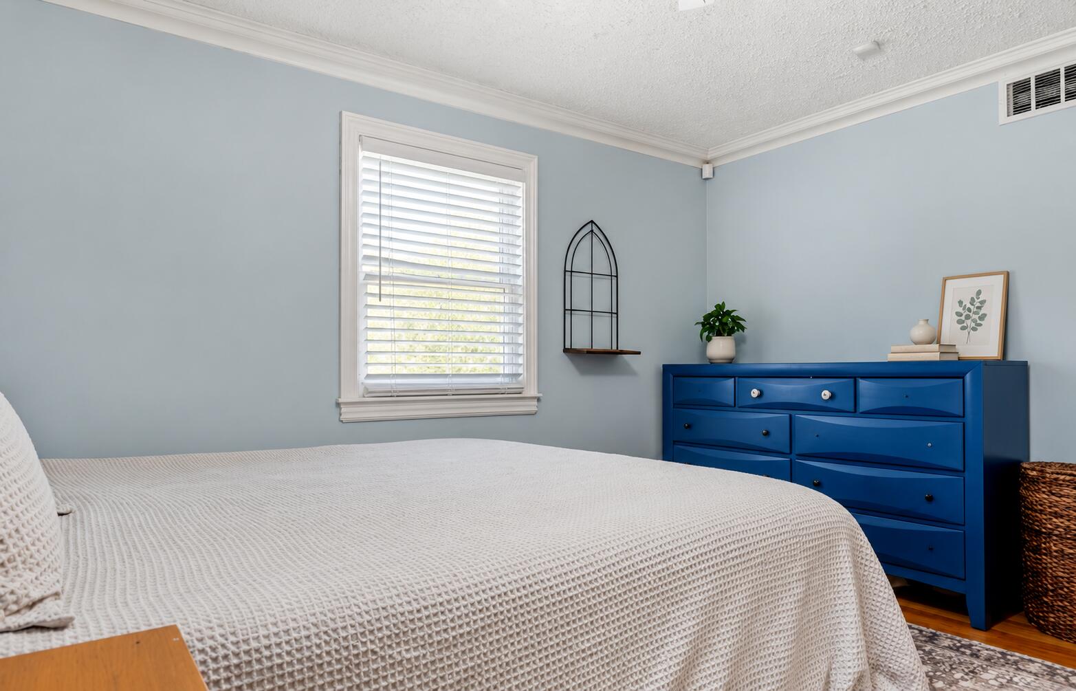 325 E Tiverton Way Property Photo 15