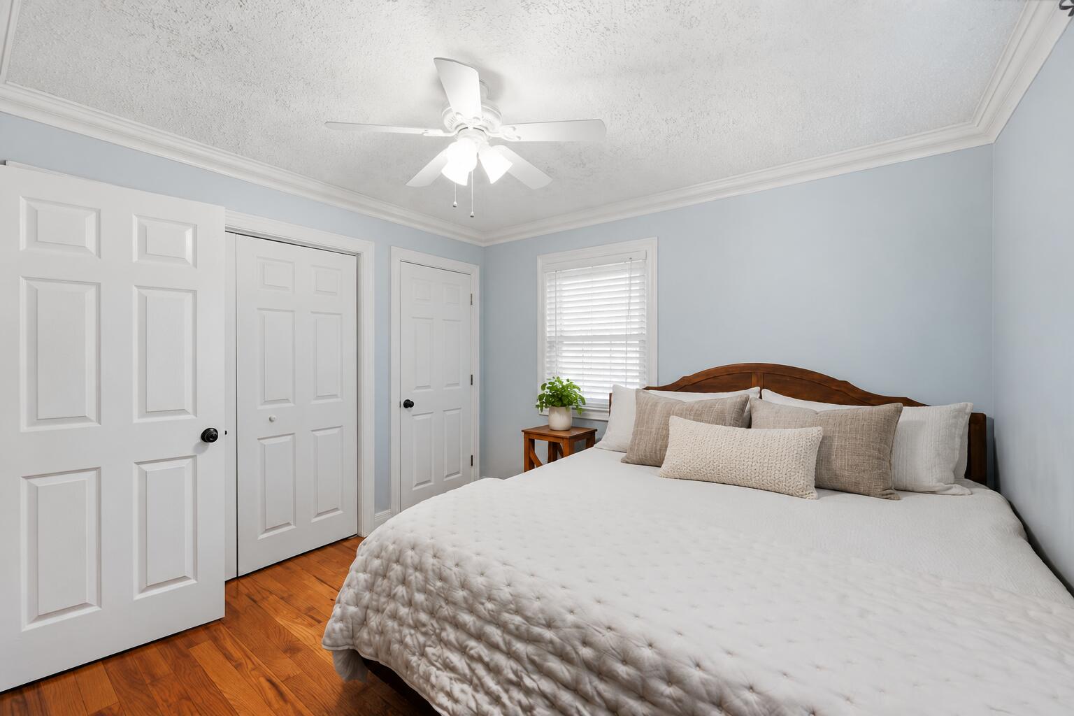325 E Tiverton Way Property Photo 16