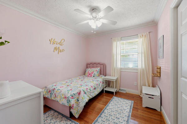 325 E Tiverton Way Property Photo 19