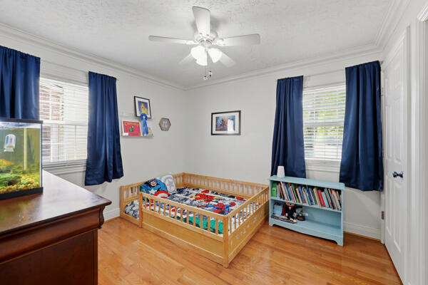 325 E Tiverton Way Property Photo 20